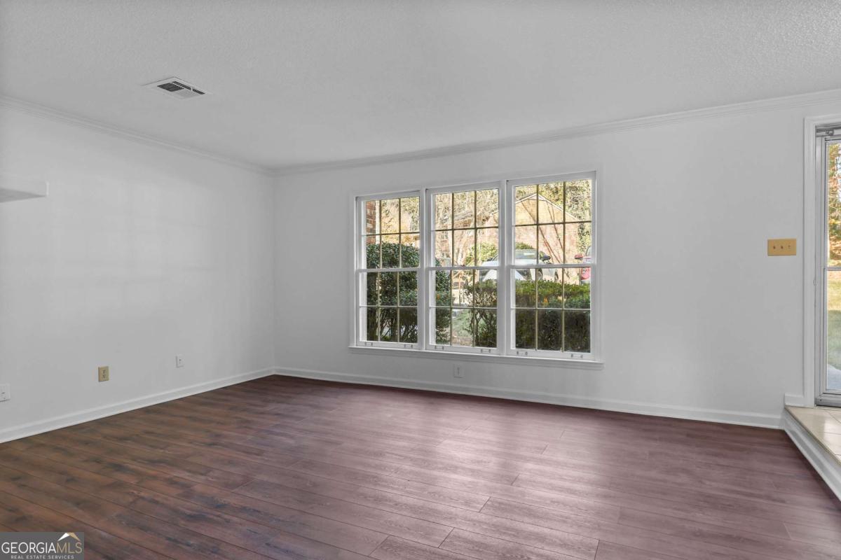 2501 Northlake Court NE