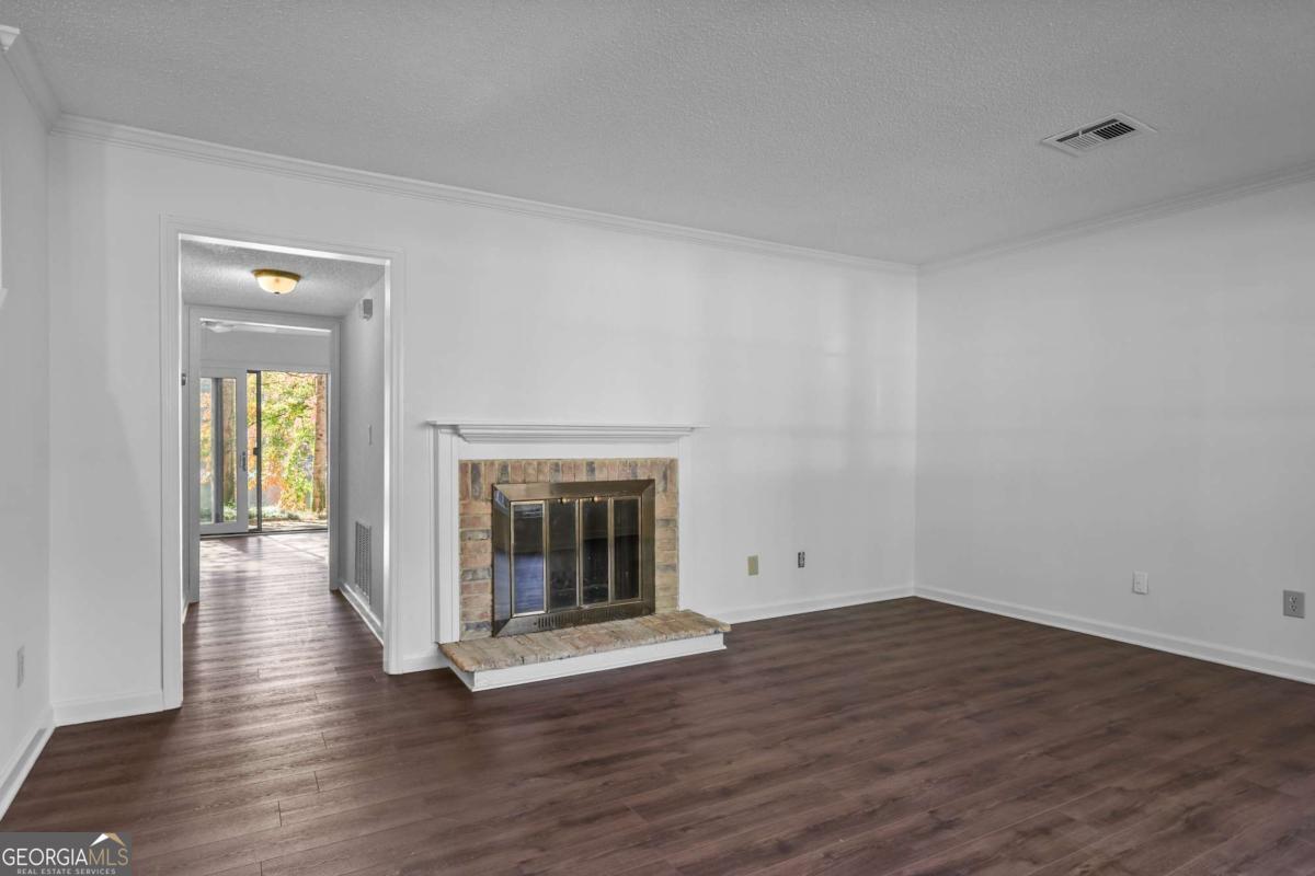 2501 Northlake Court NE