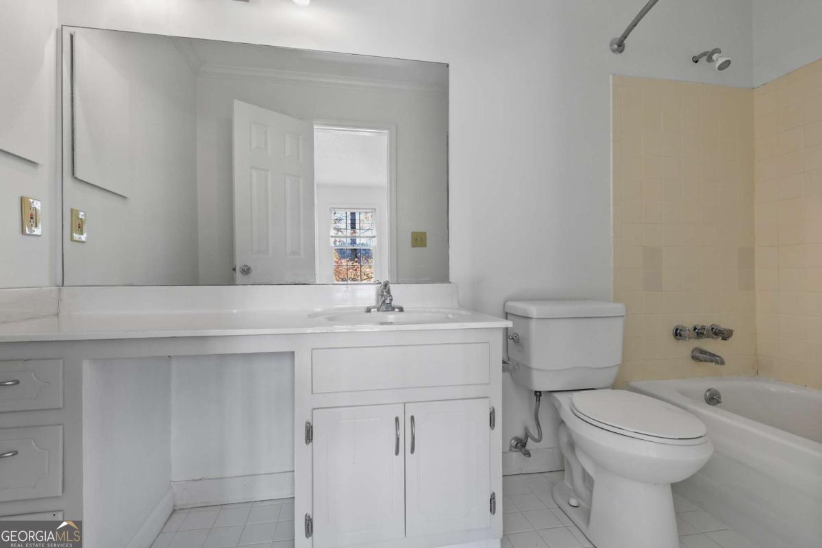 2501 Northlake Court NE