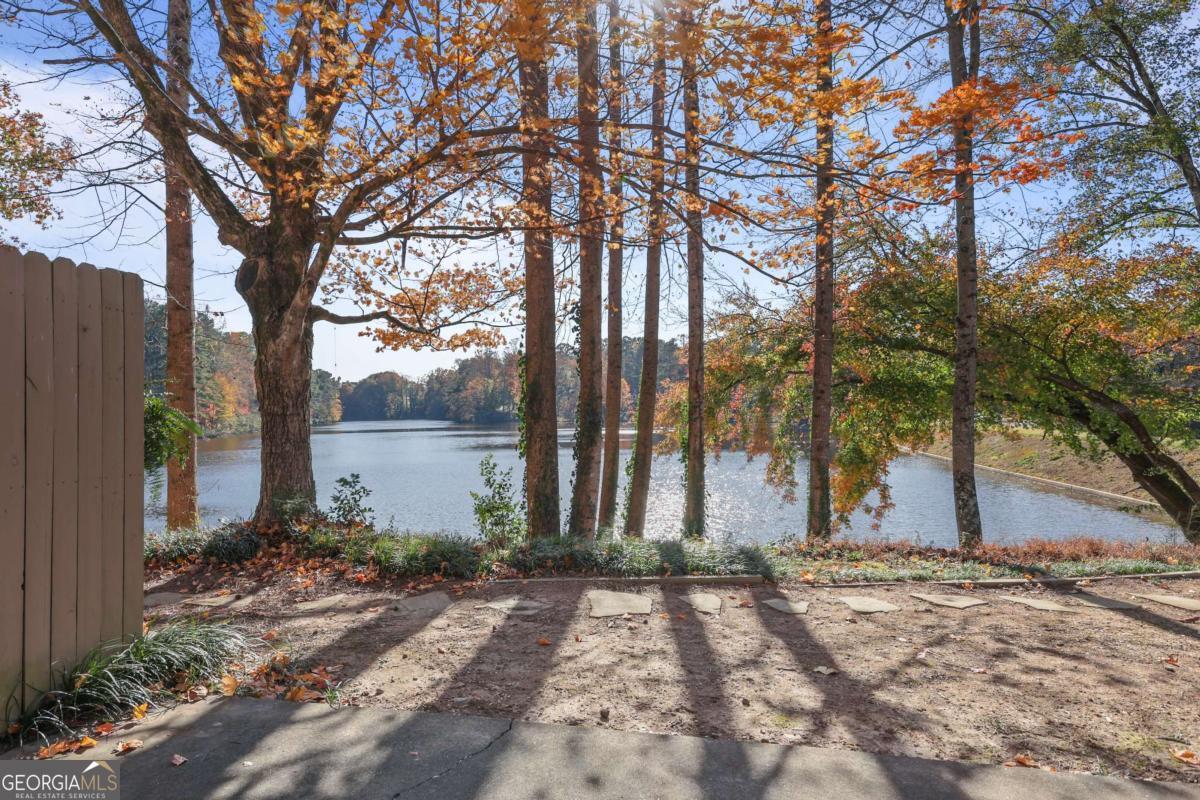 2501 Northlake Court NE