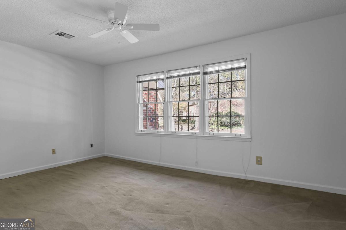 2501 Northlake Court NE