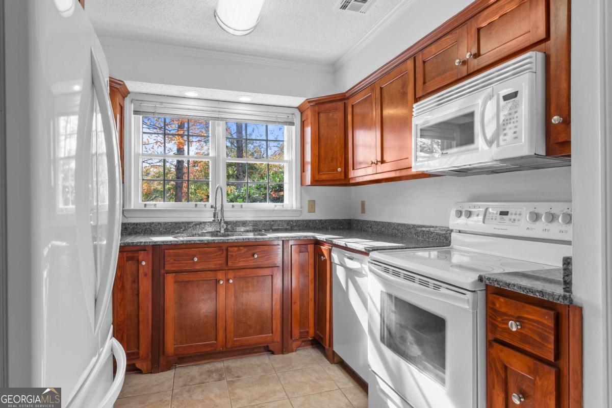 2501 Northlake Court NE