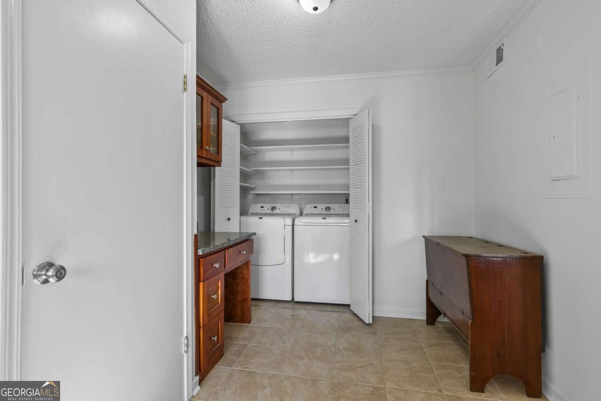 2501 Northlake Court NE