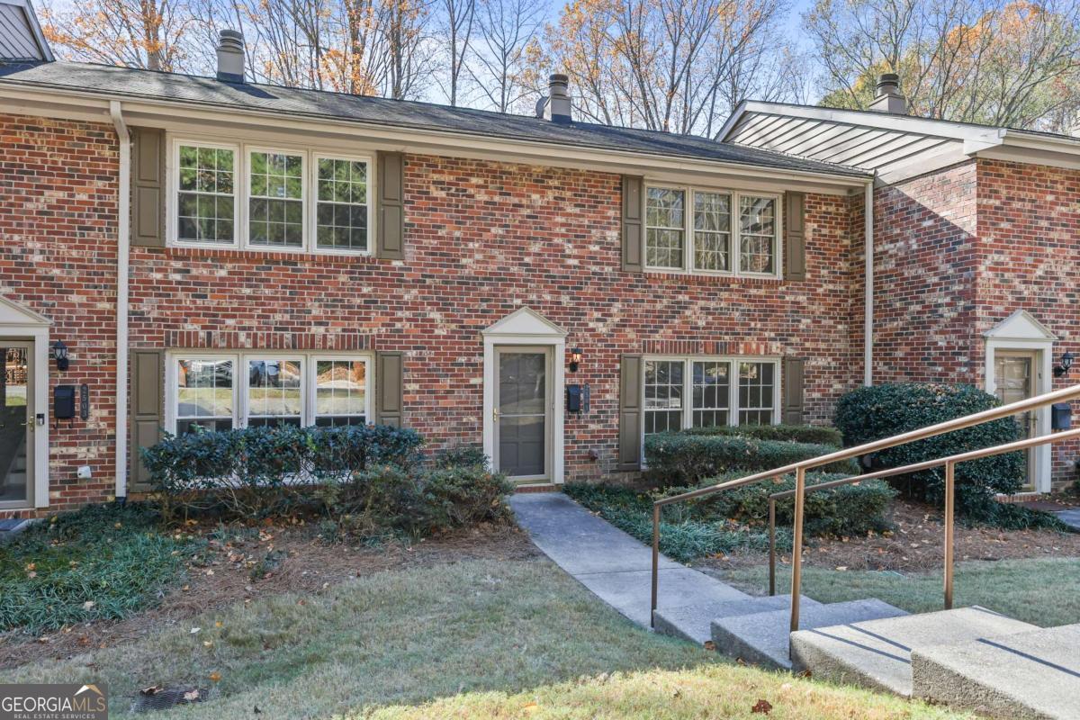 2501 Northlake Court NE