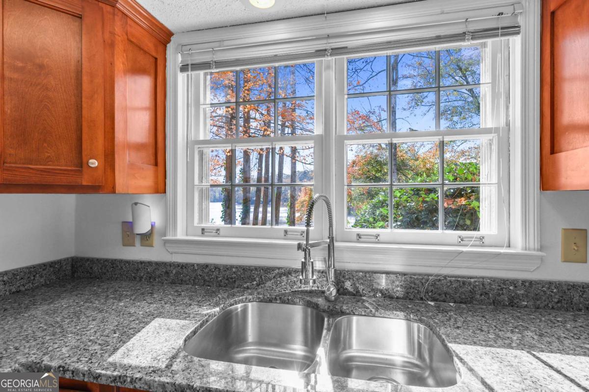 2501 Northlake Court NE