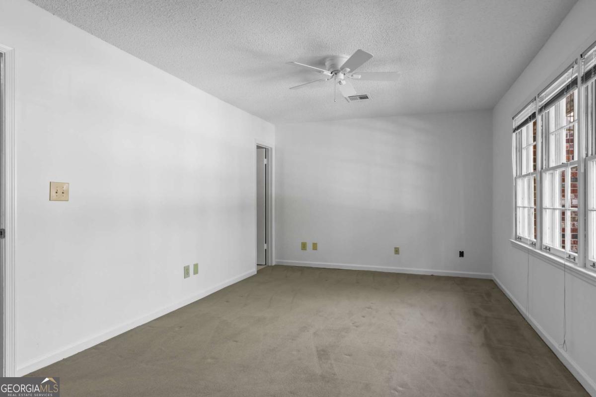 2501 Northlake Court NE