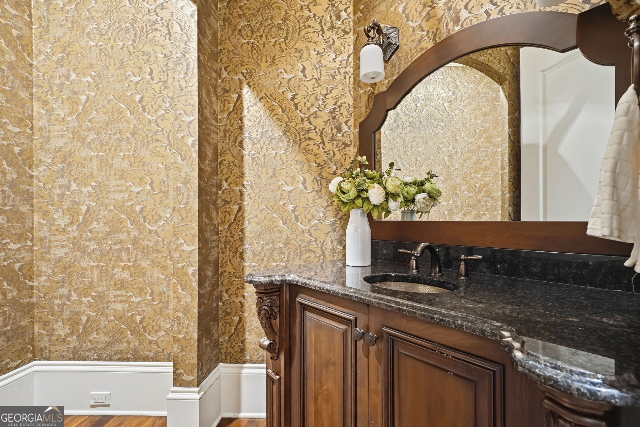 841 Camden Park Court NE