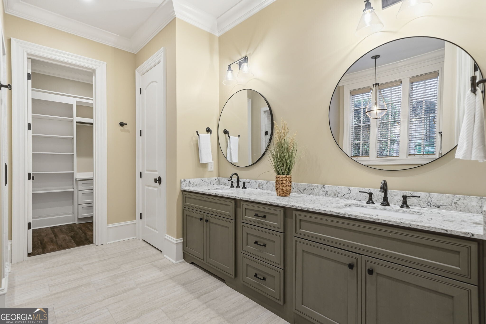 841 Camden Park Court NE