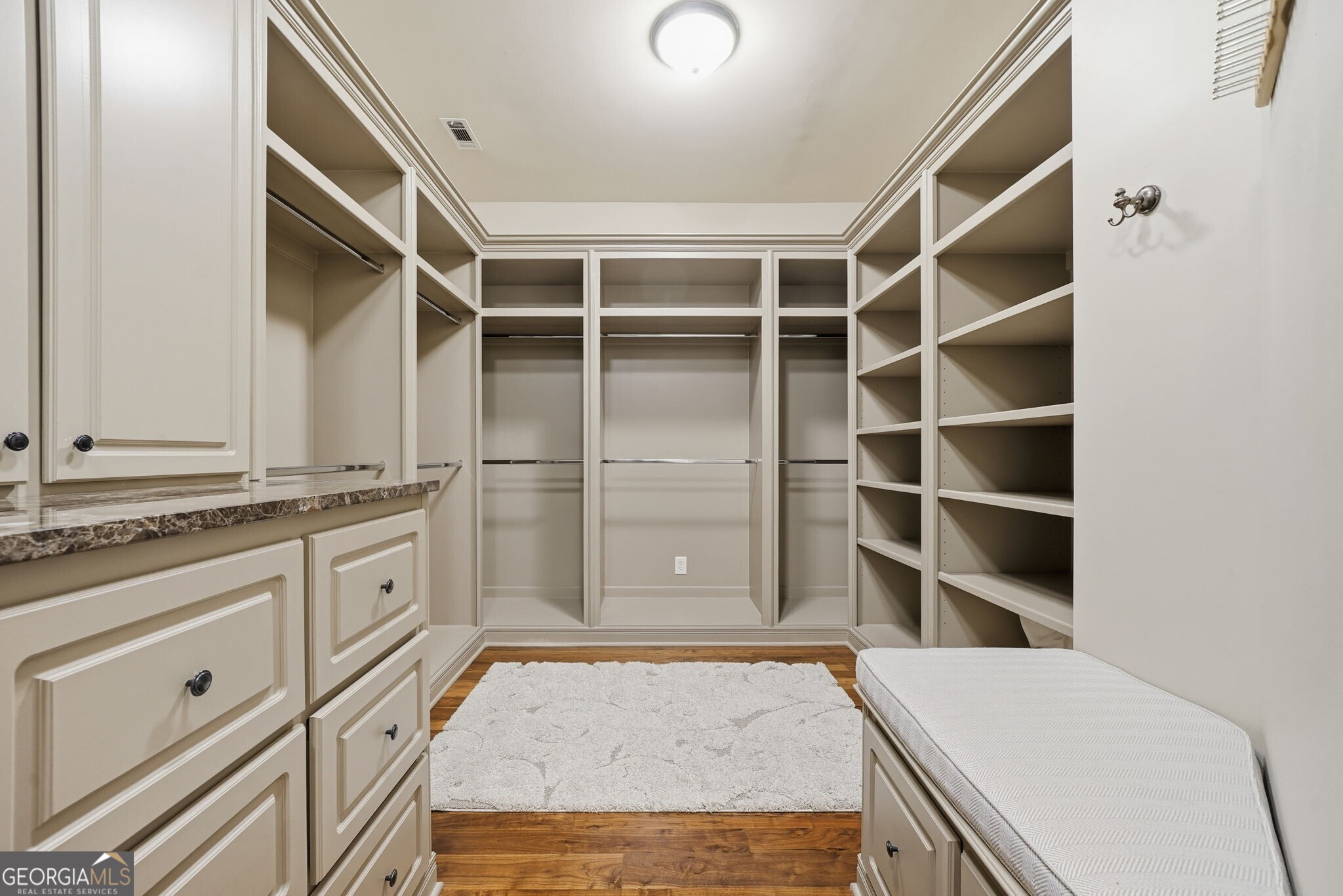 841 Camden Park Court NE