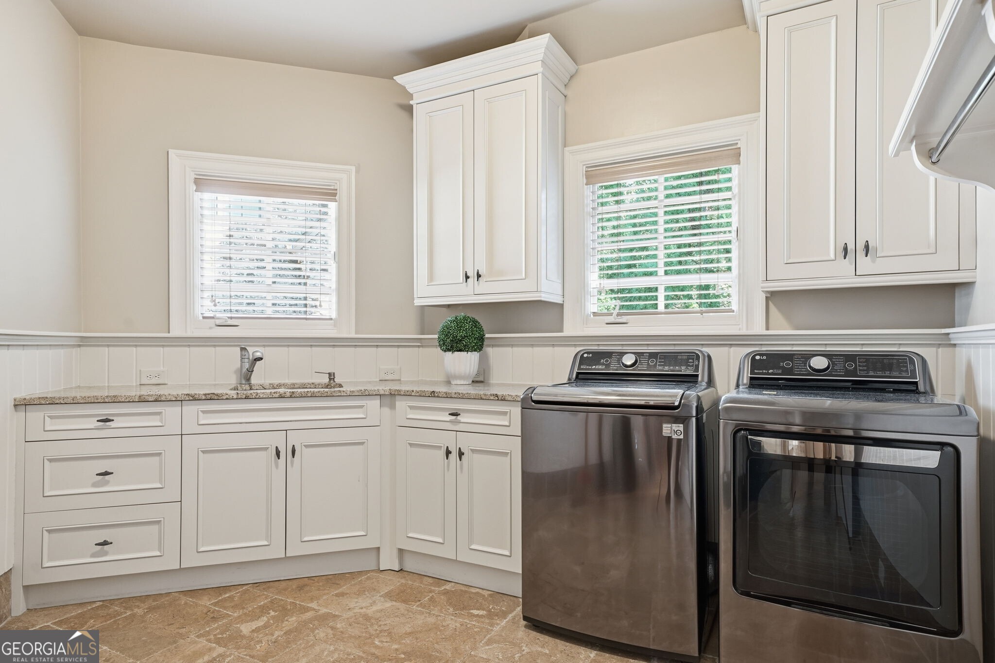 841 Camden Park Court NE