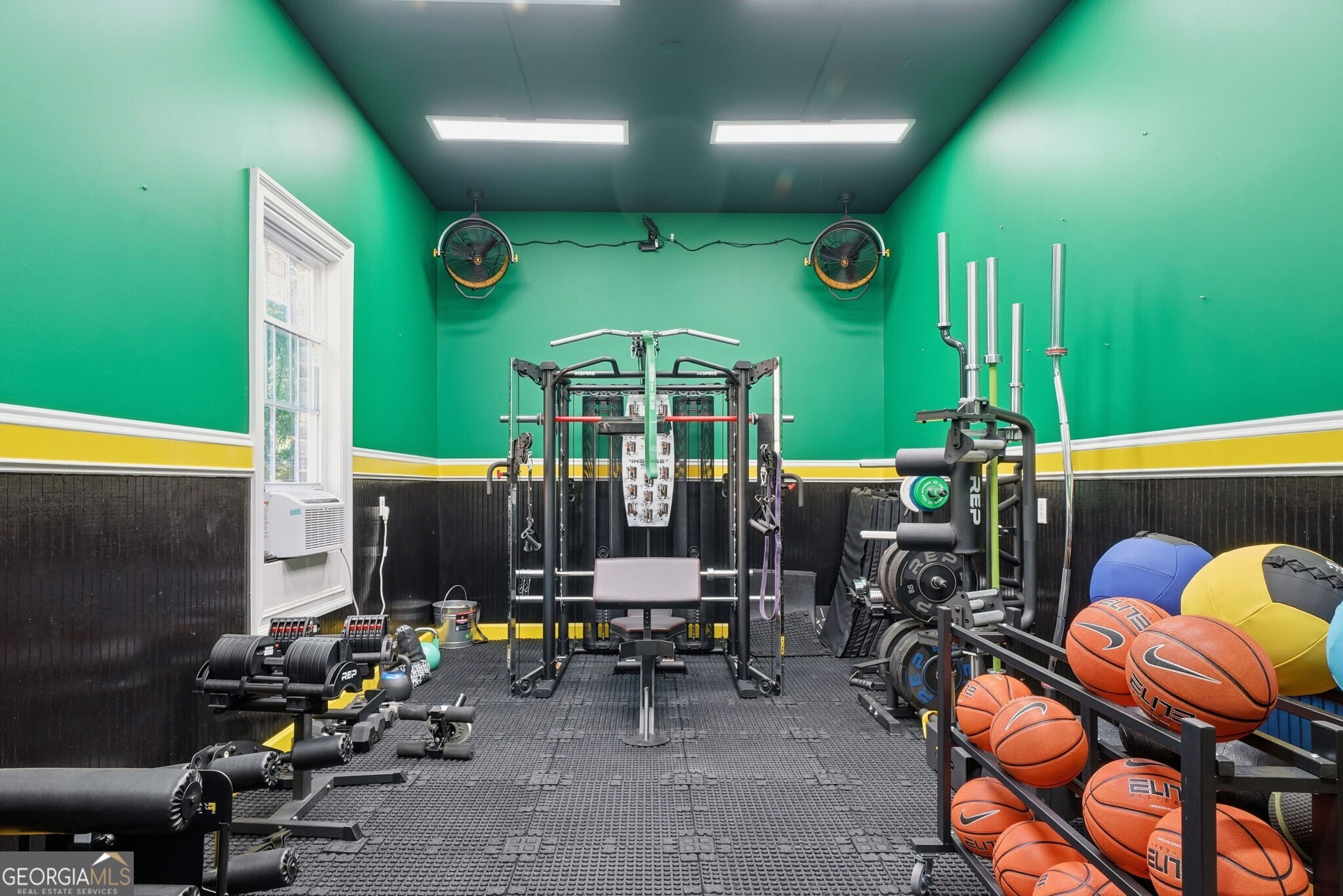 841 Camden Park Court NE