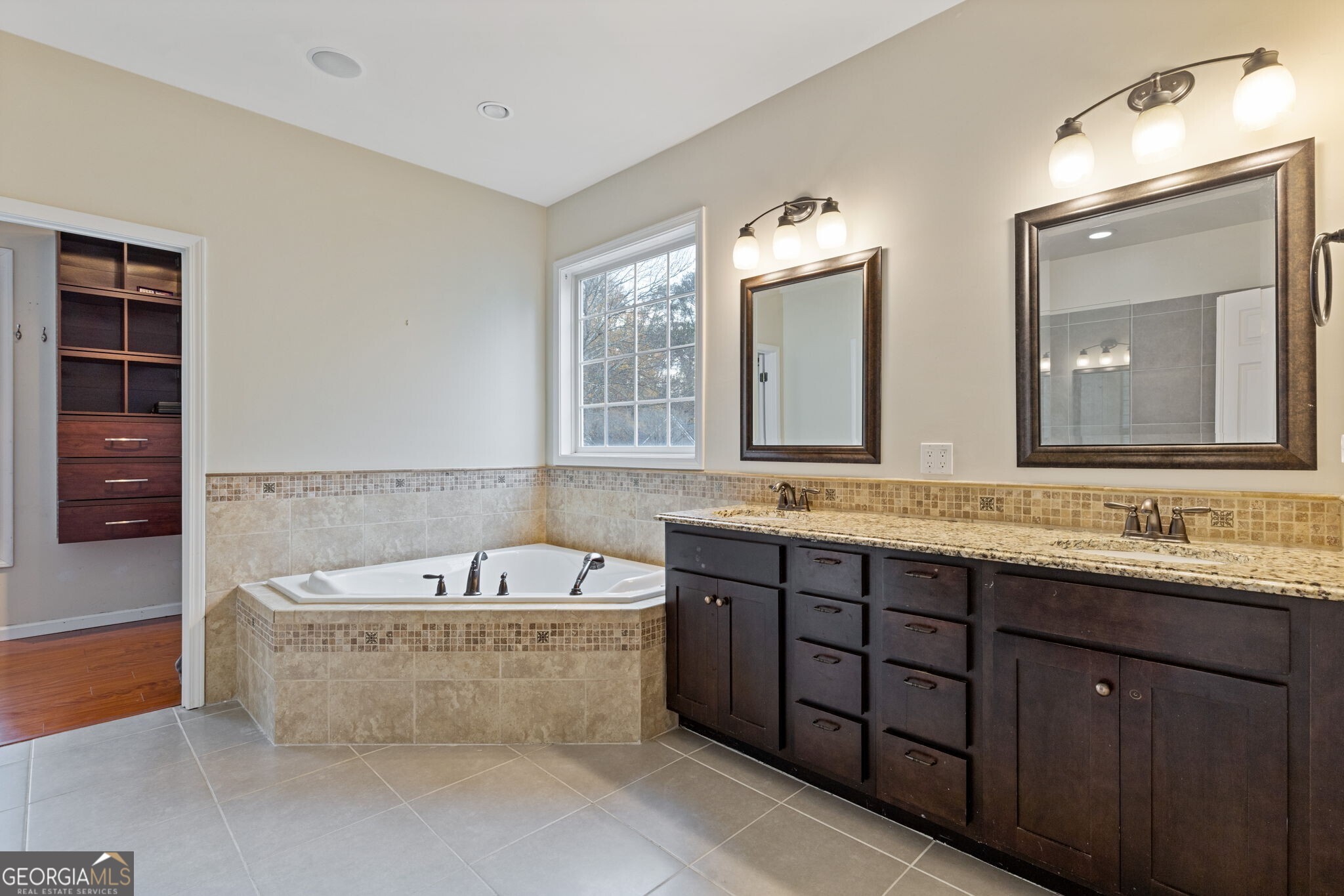 2813 Glenlocke Way NW