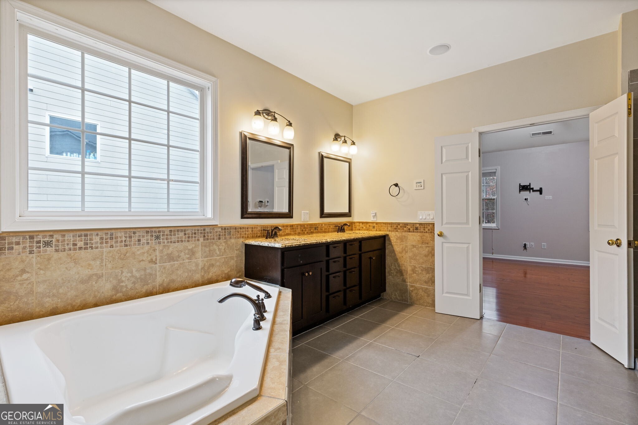 2813 Glenlocke Way NW