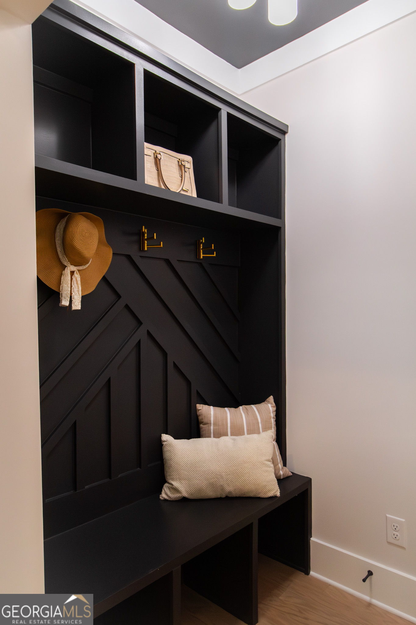 507 Casanova Street SE