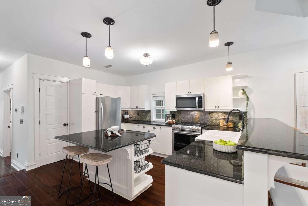 715 Woodson Street SE