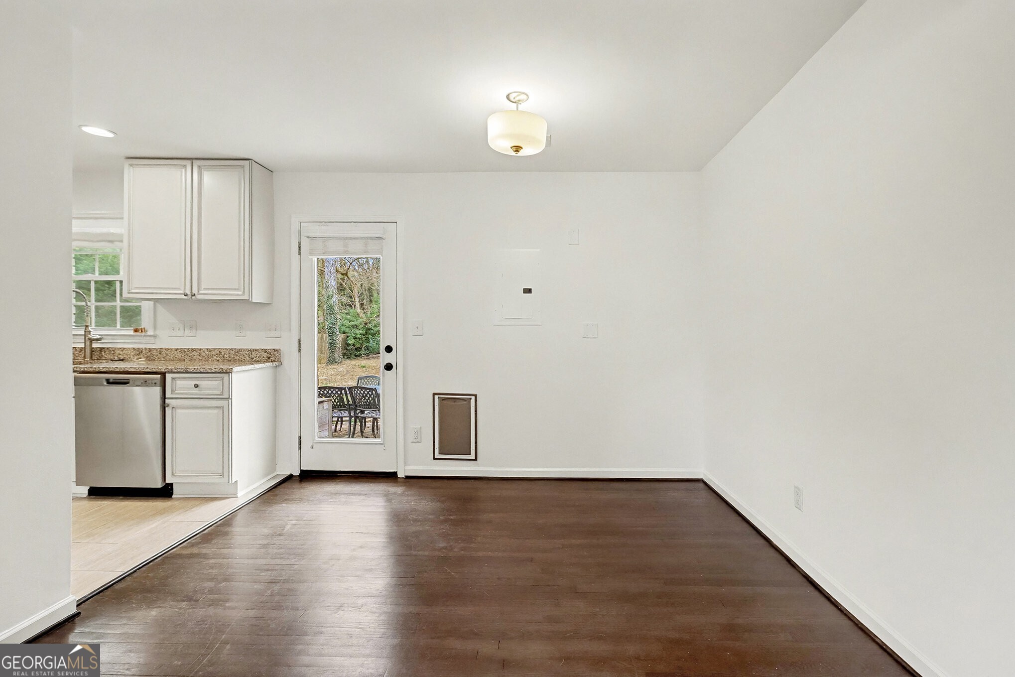 3053 Hollywood Drive