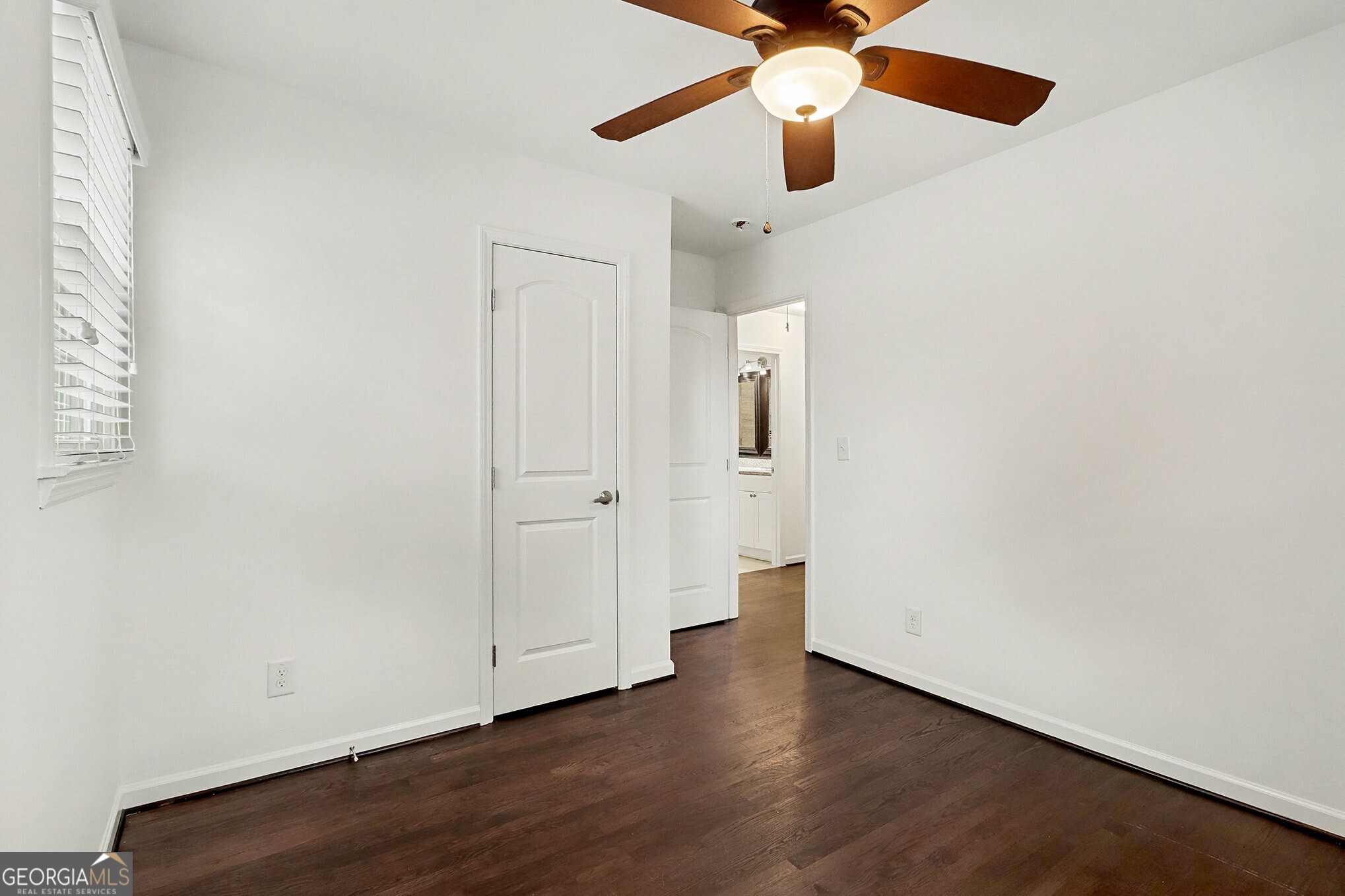 3053 Hollywood Drive