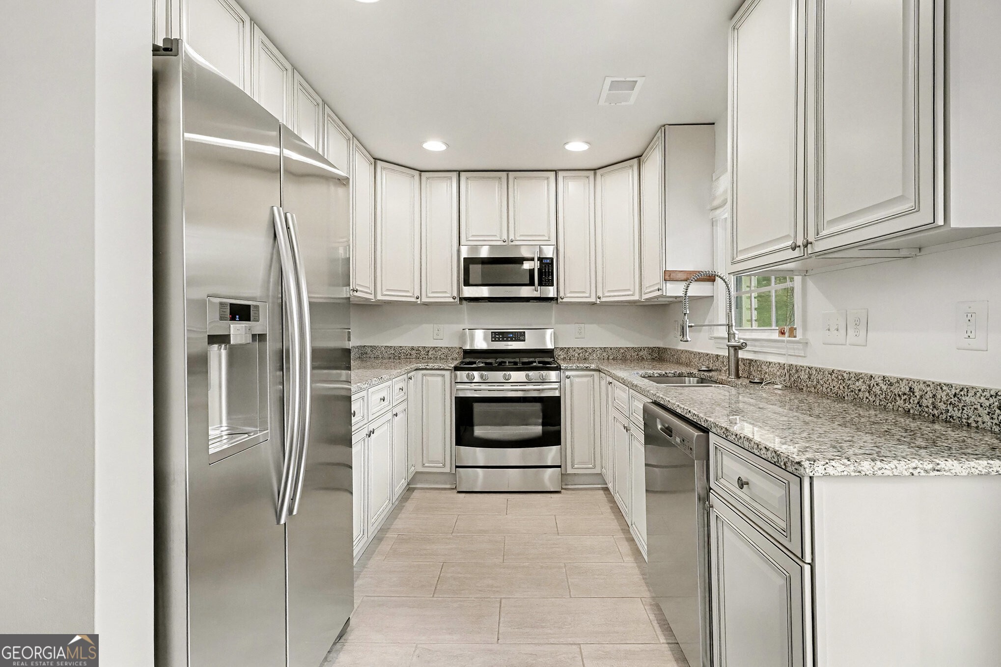 3053 Hollywood Drive