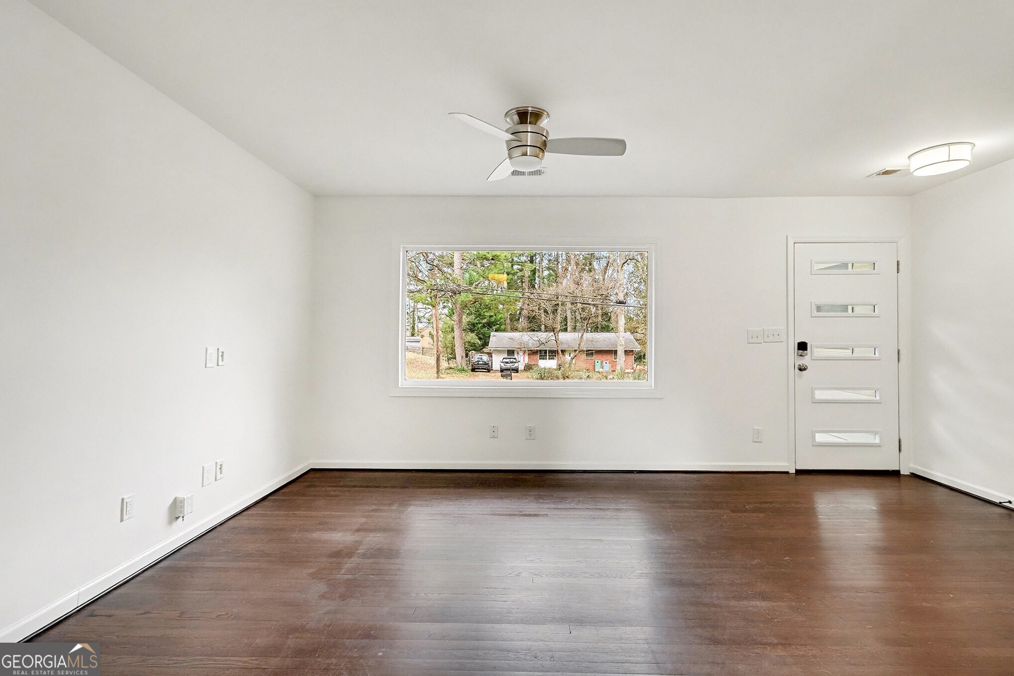 3053 Hollywood Drive