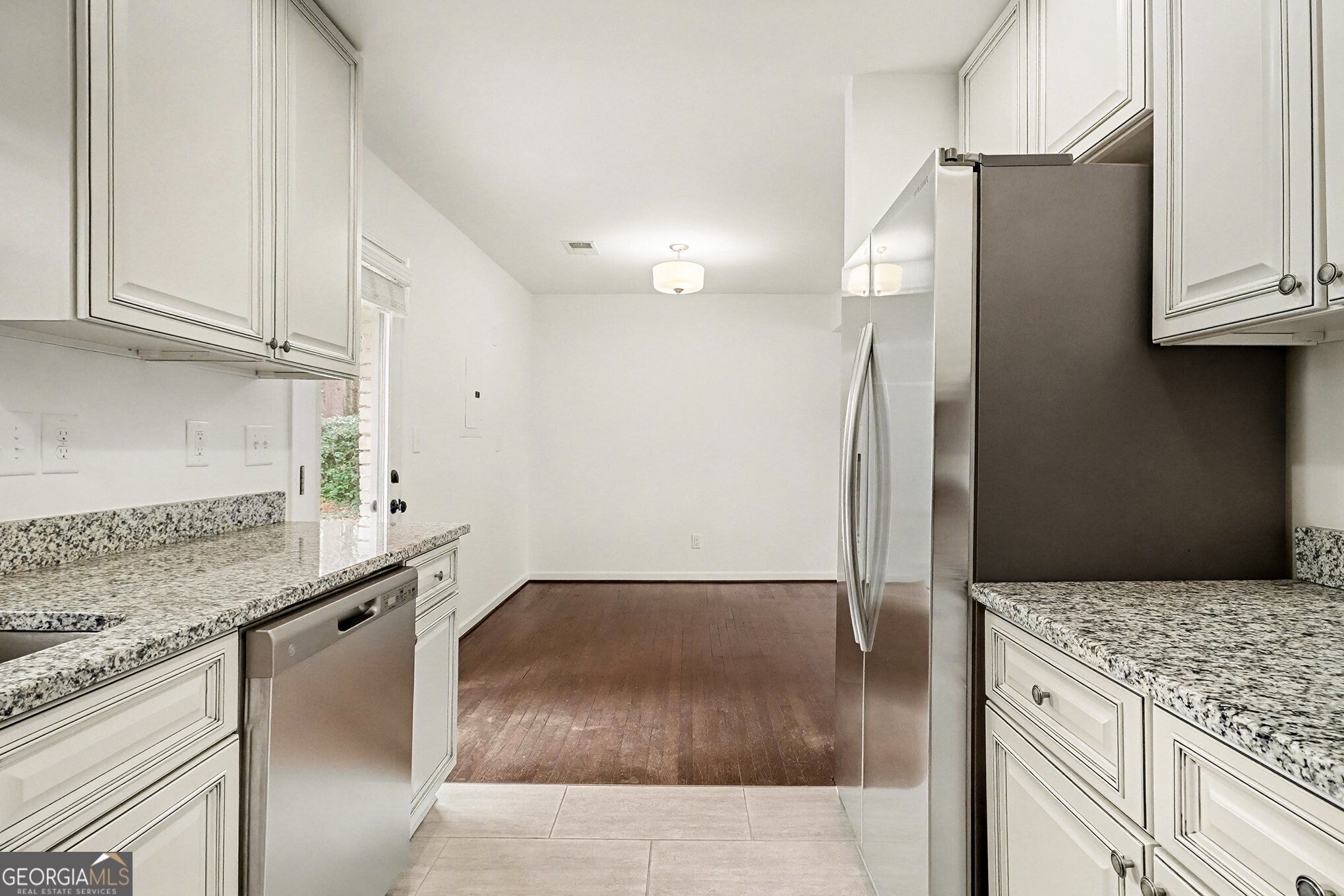 3053 Hollywood Drive