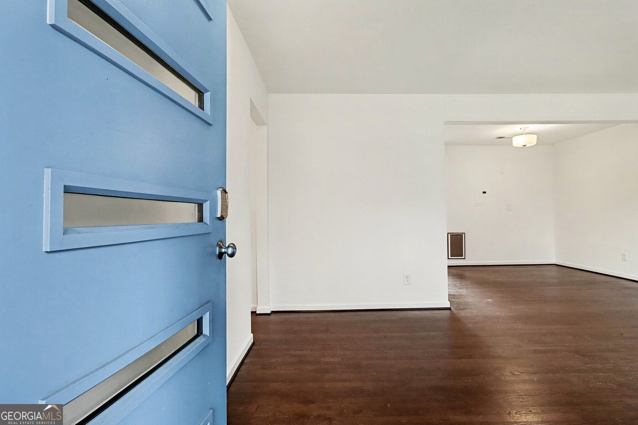 3053 Hollywood Drive