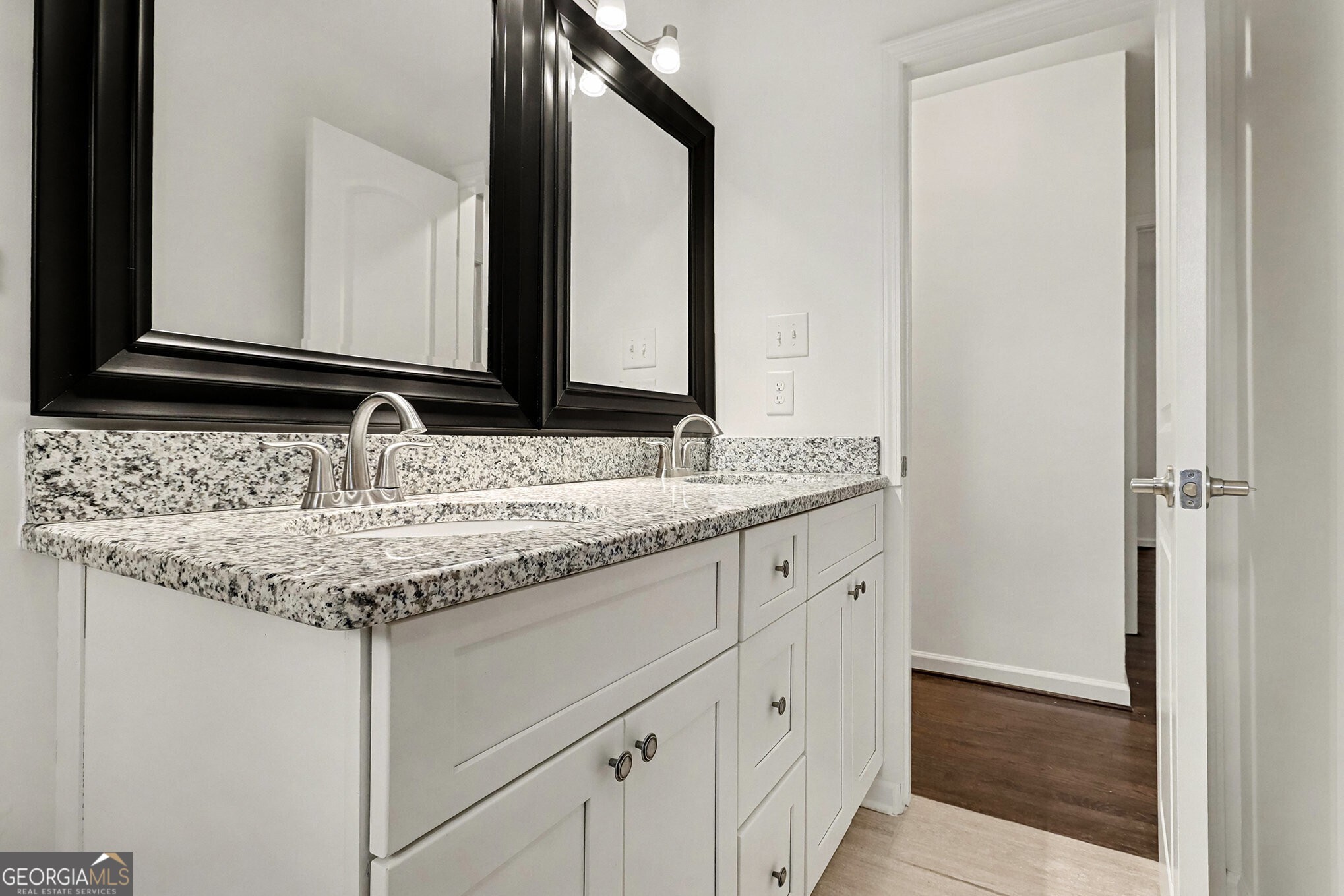 3053 Hollywood Drive