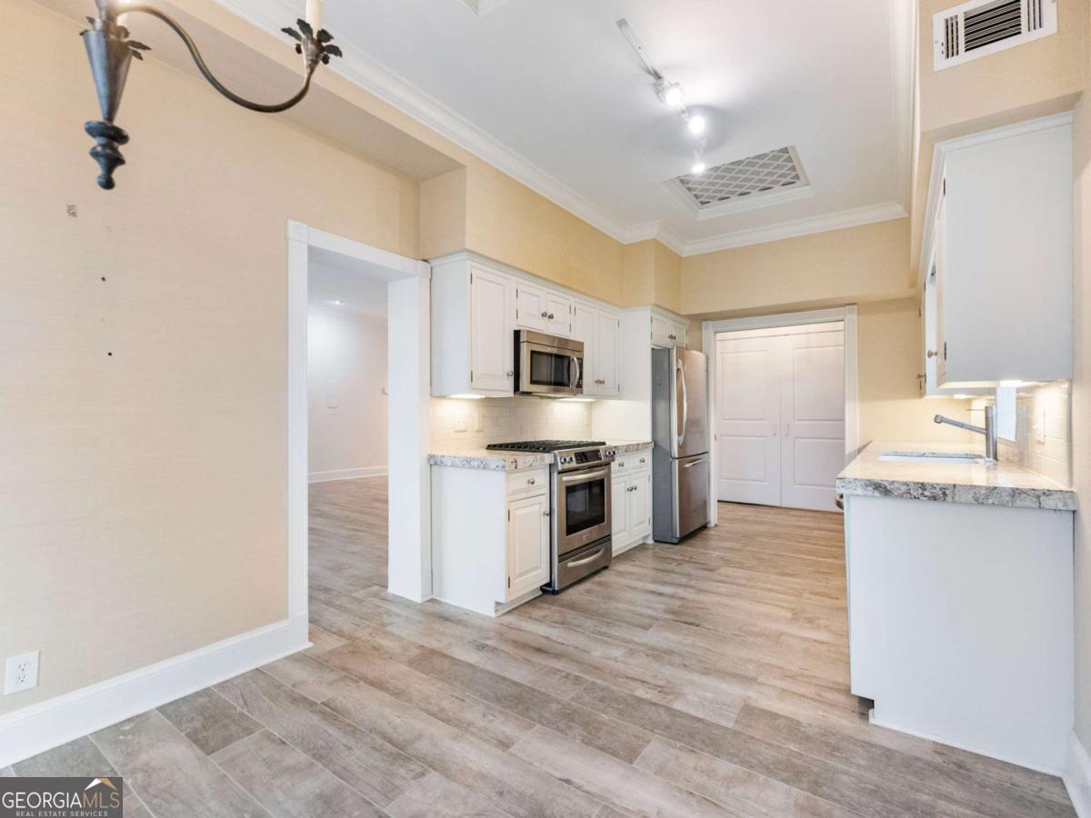 3636 Peachtree Road NE # 405