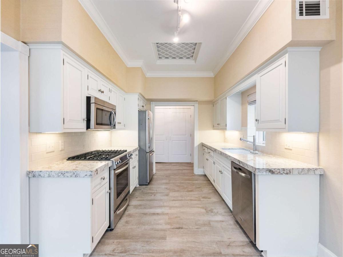 3636 Peachtree Road NE # 405