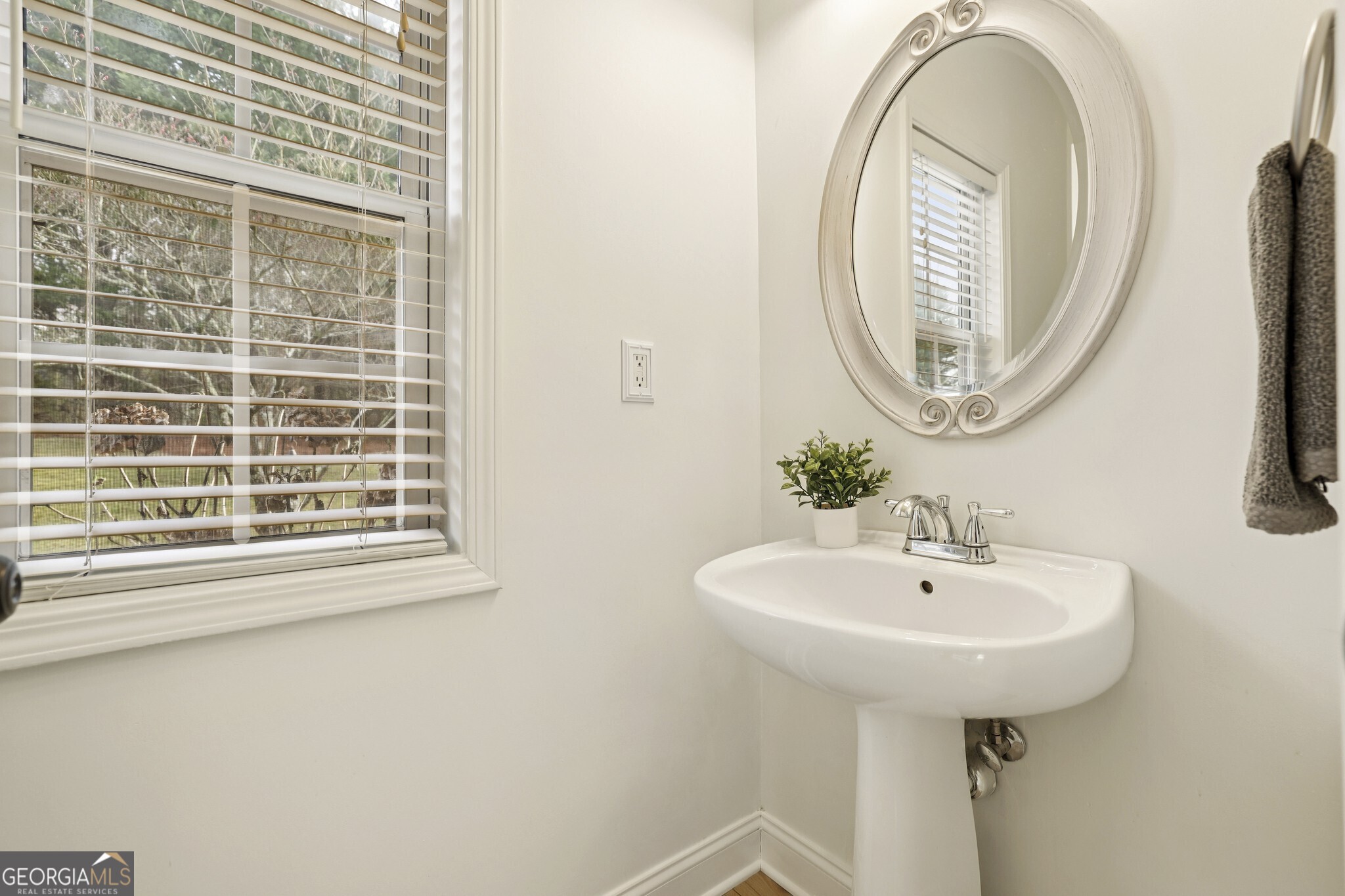 1090 Great Oaks Drive