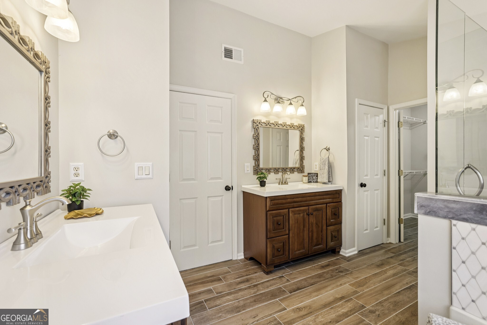 1090 Great Oaks Drive