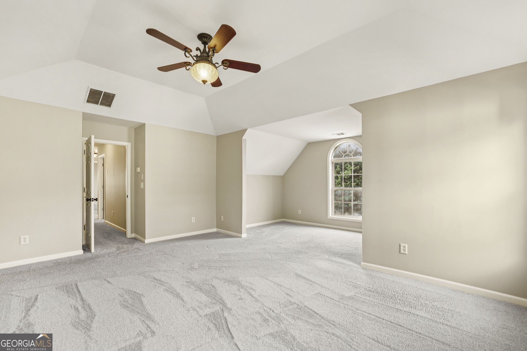 1090 Great Oaks Drive