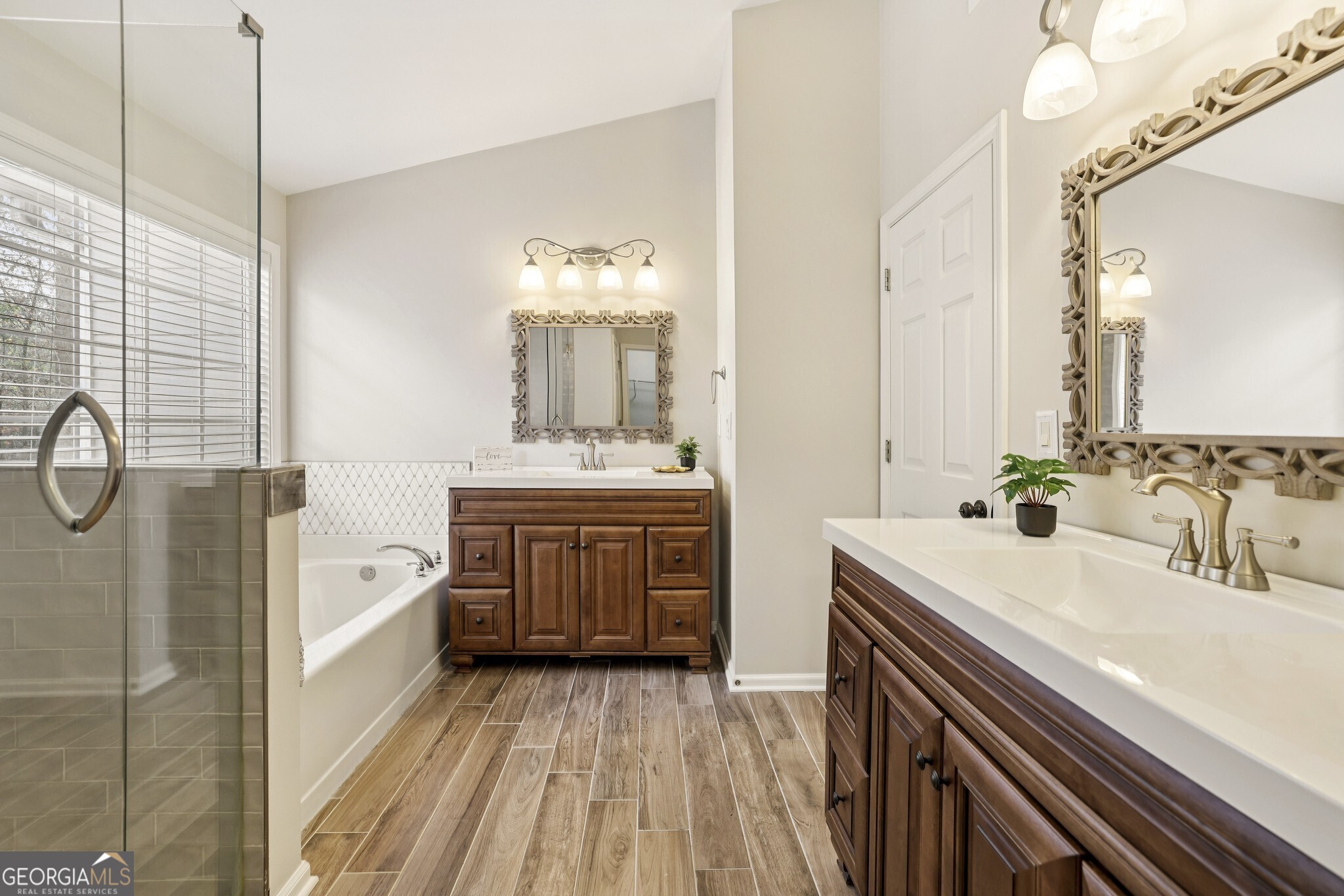 1090 Great Oaks Drive