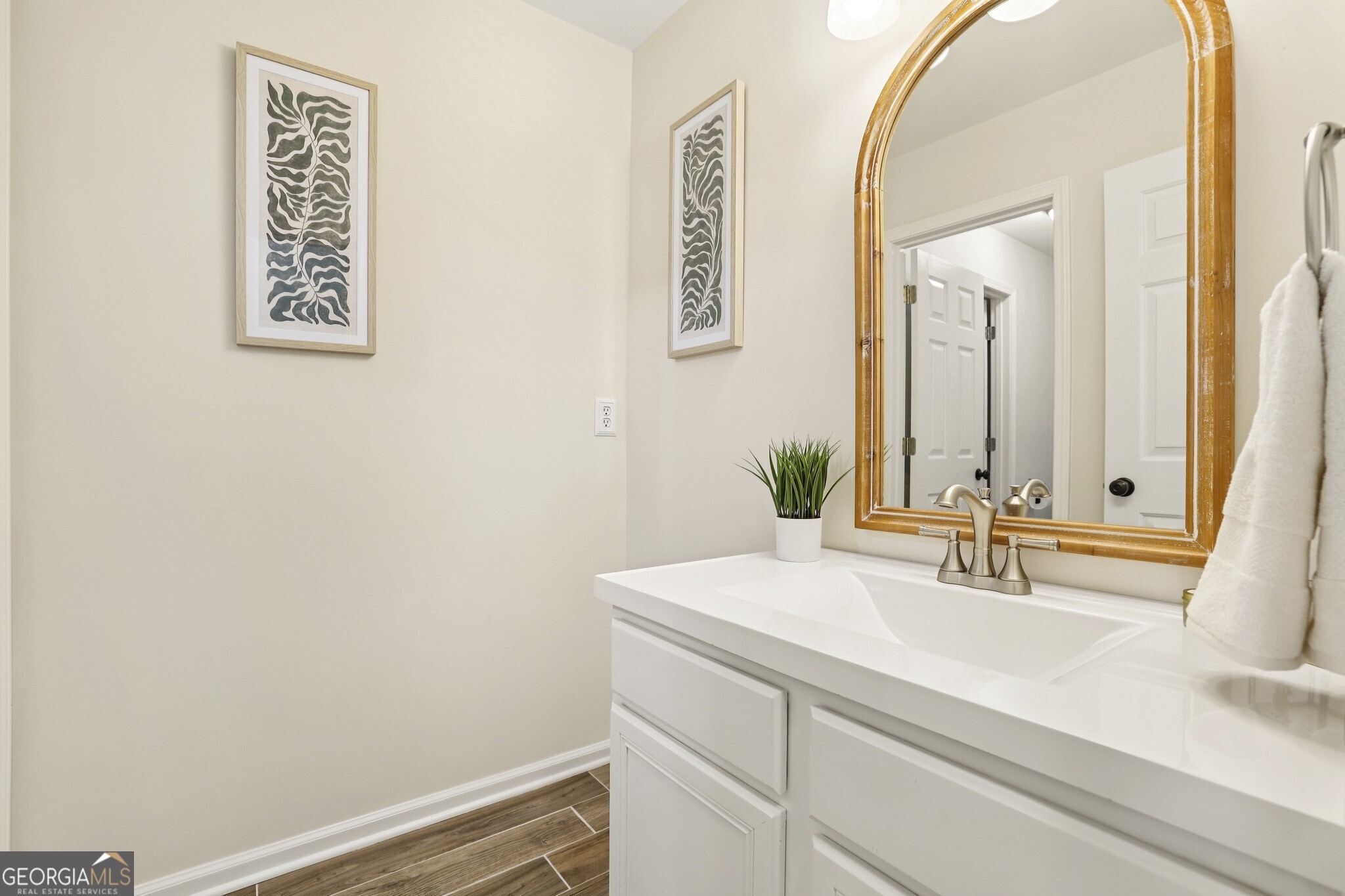 1090 Great Oaks Drive