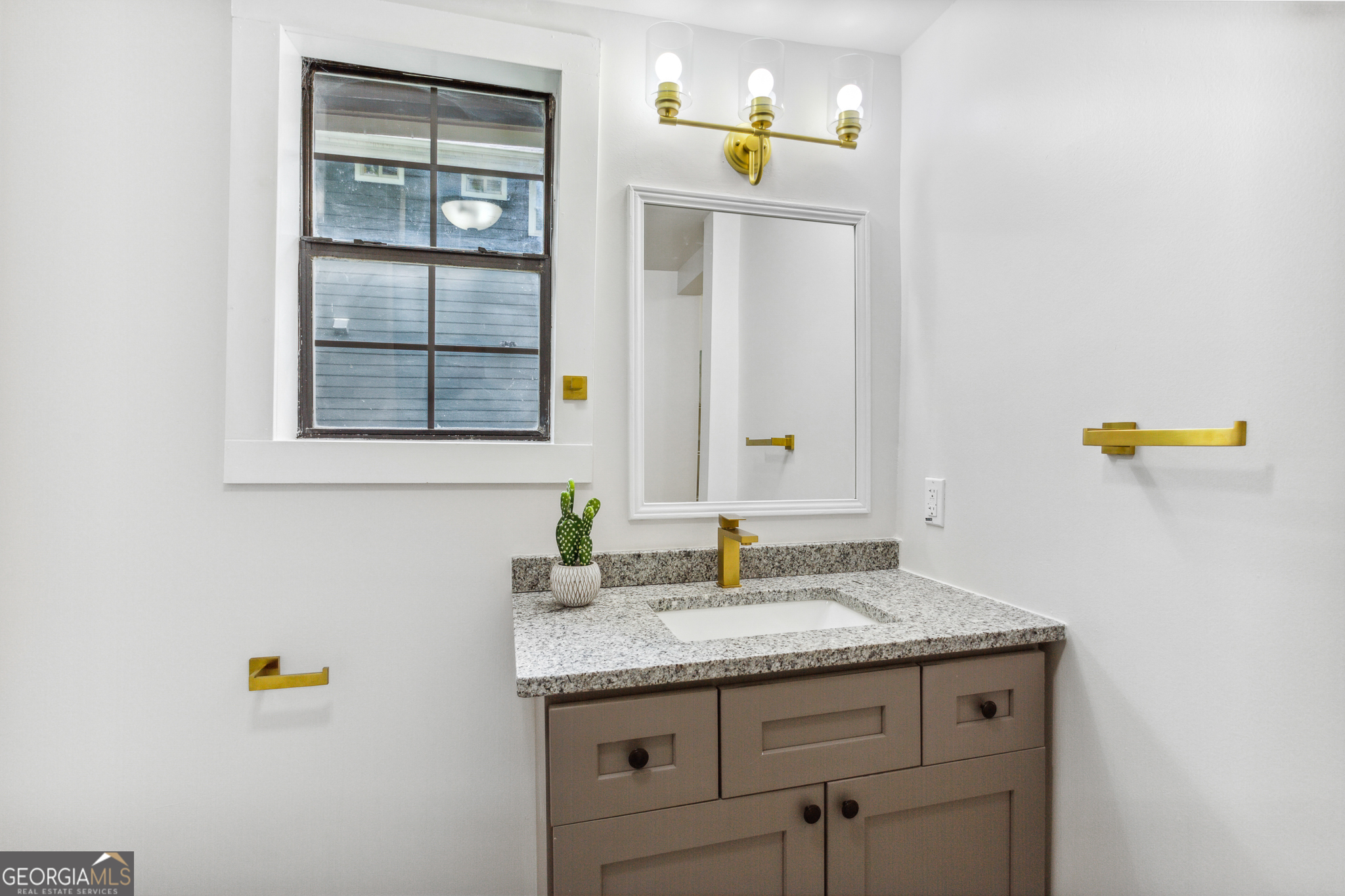 698 Garibaldi Street SW