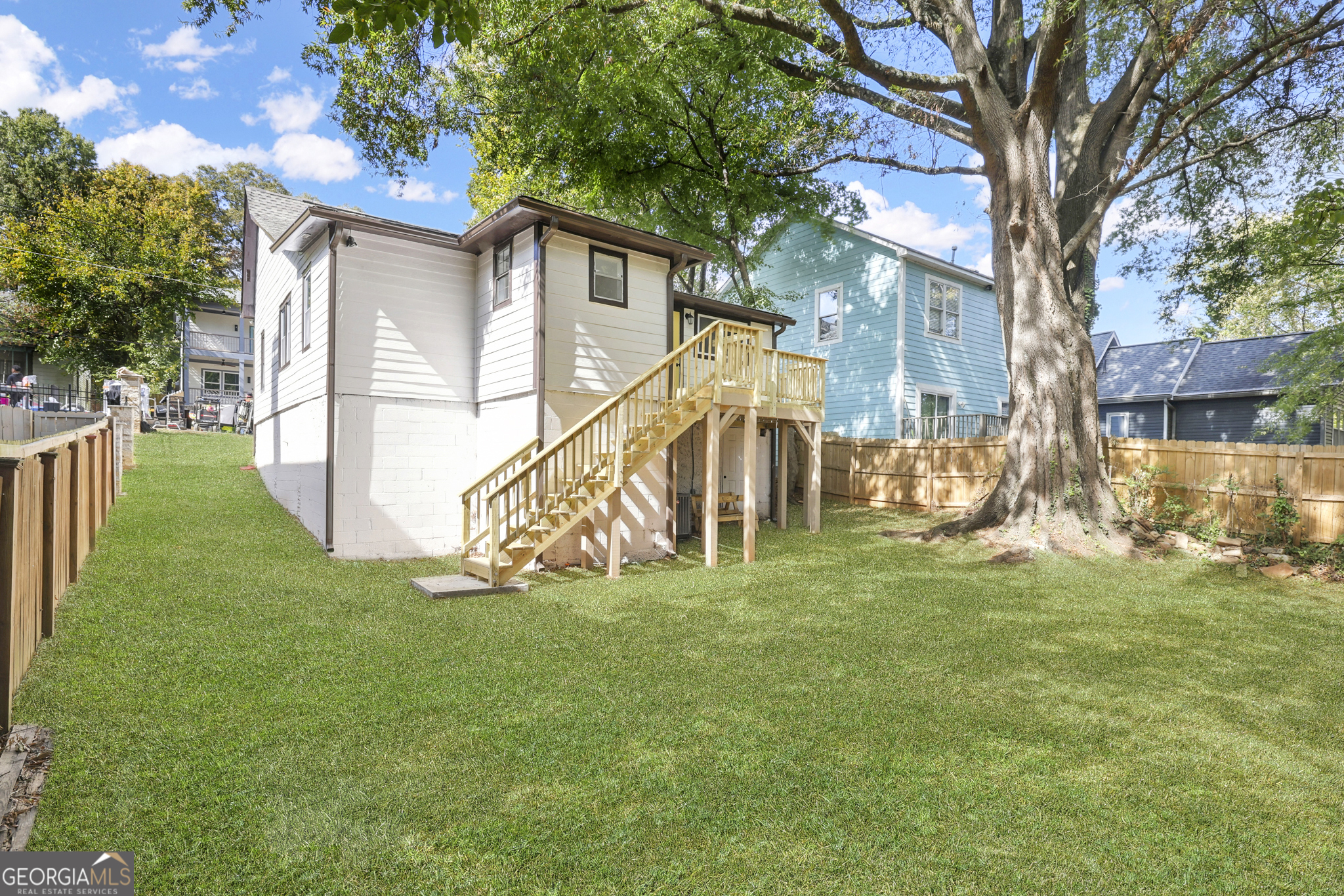 698 Garibaldi Street SW