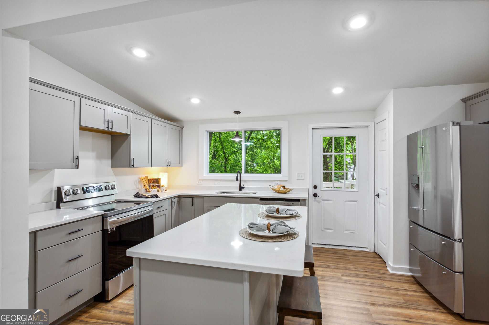 698 Garibaldi Street SW