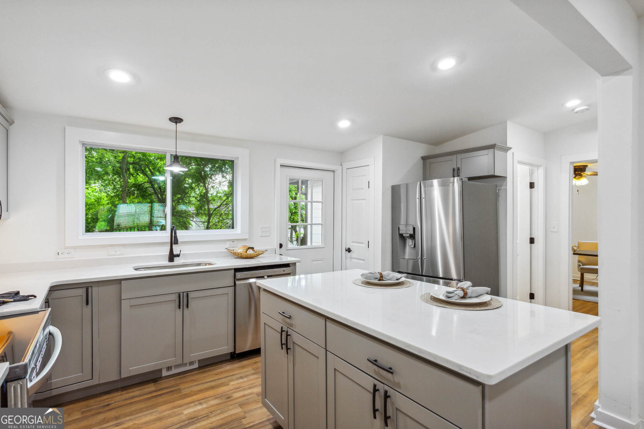 698 Garibaldi Street SW