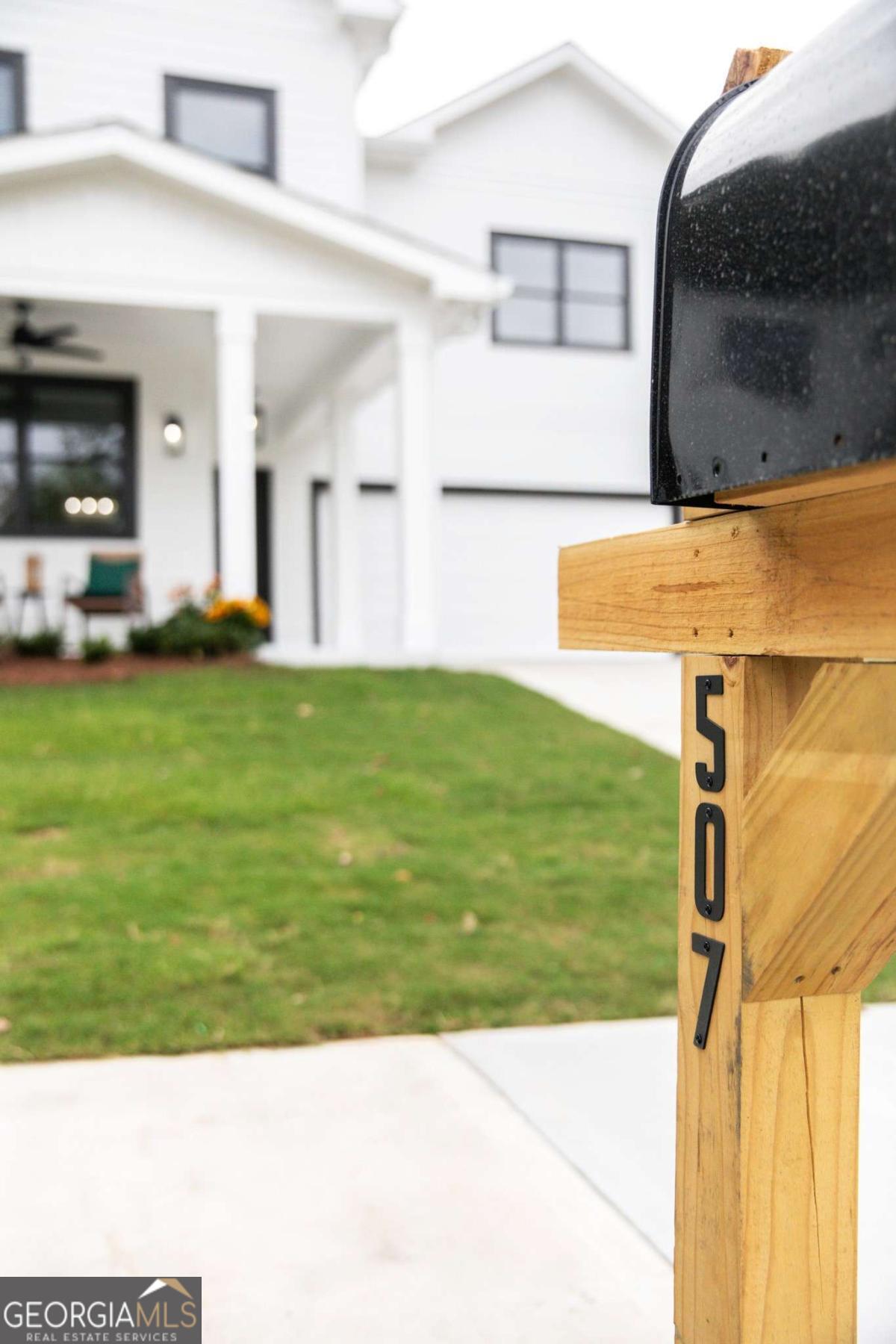 507 Casanova Street SE