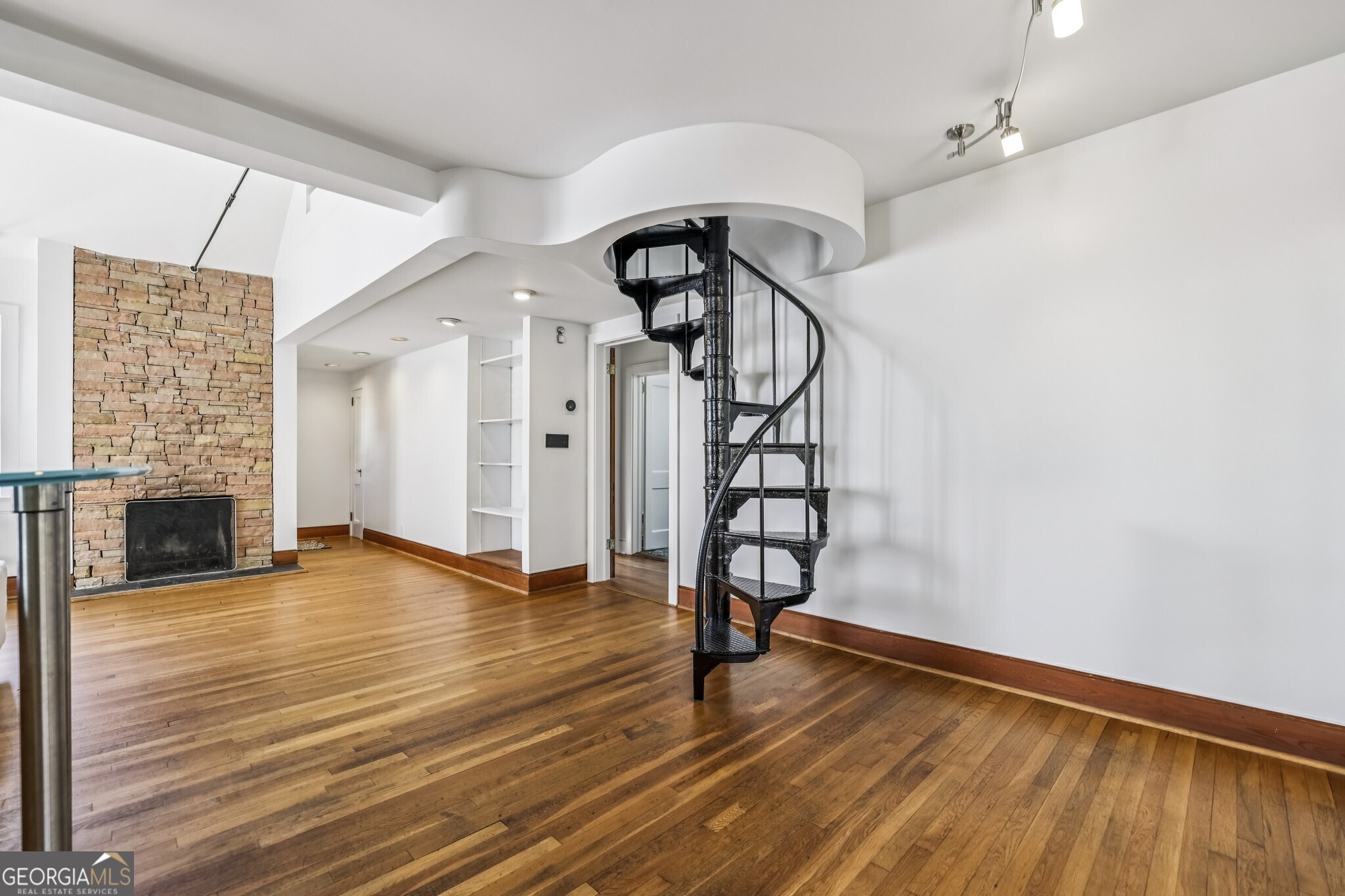 918 Glen Arden Way NE