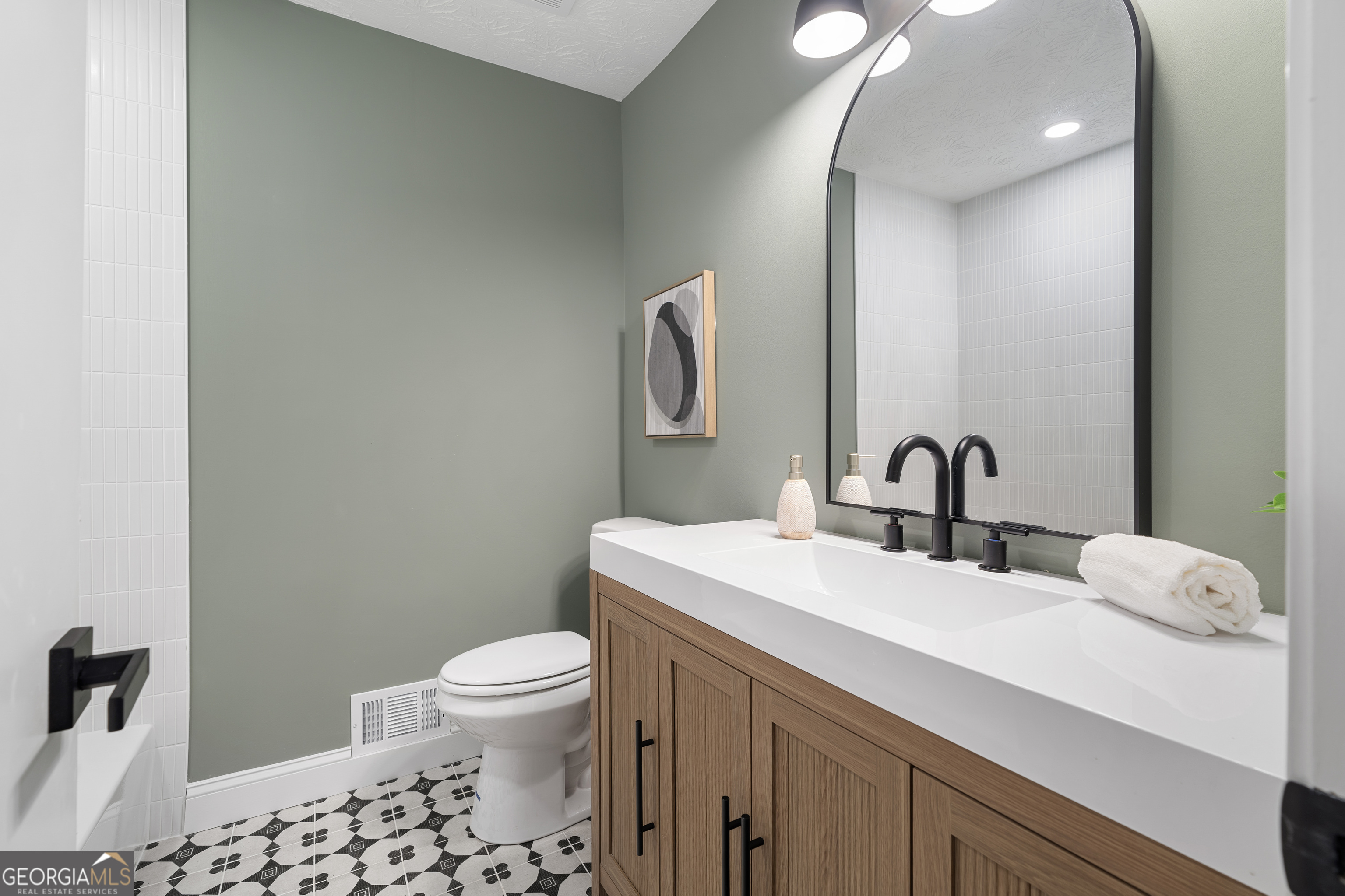 767 Starmist Court NE