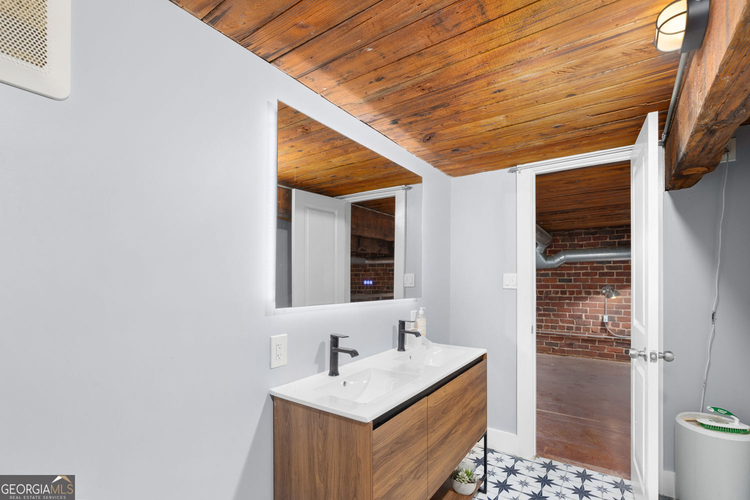 644 Wells Street SW # 16