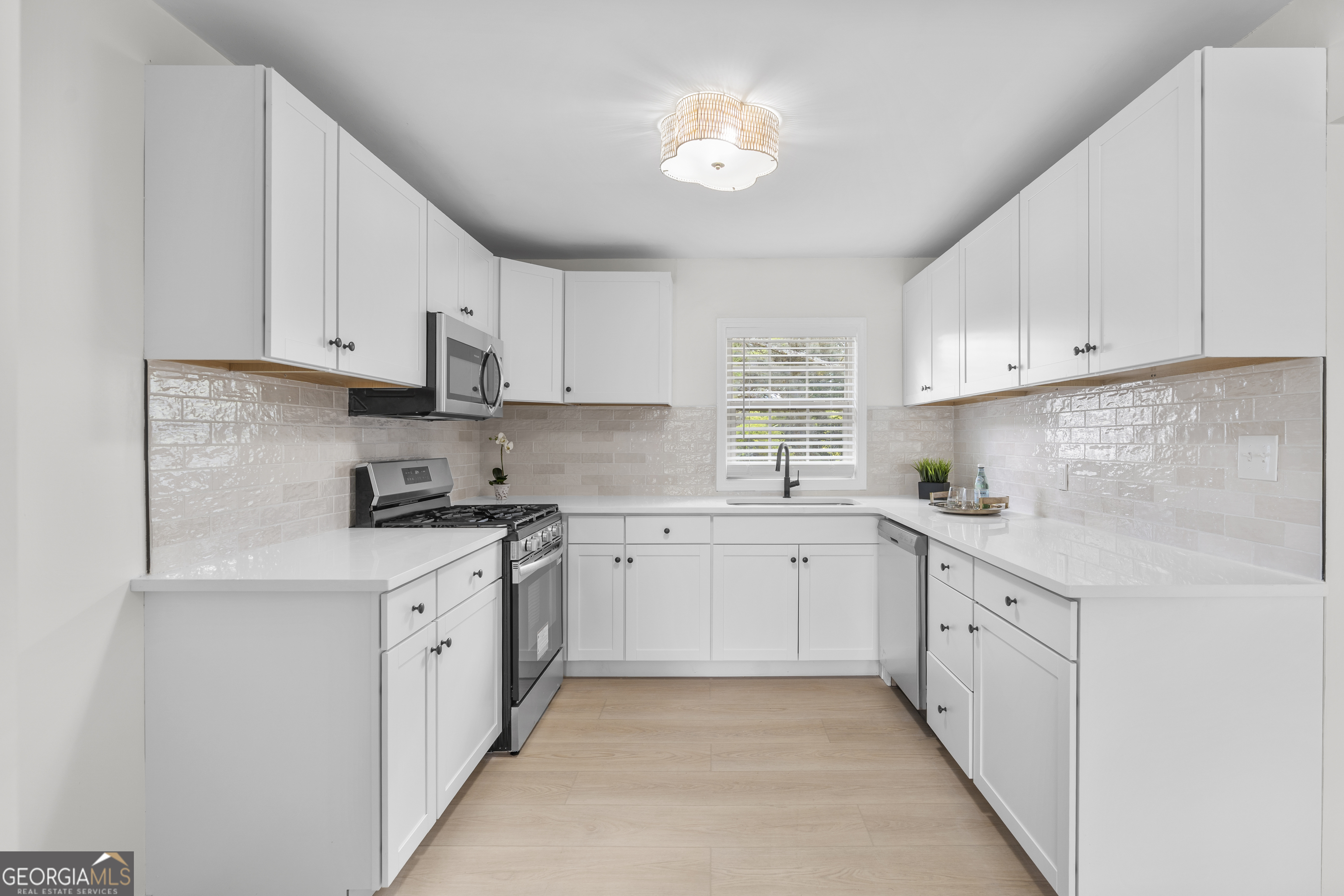 16 Barnesdale Way NE