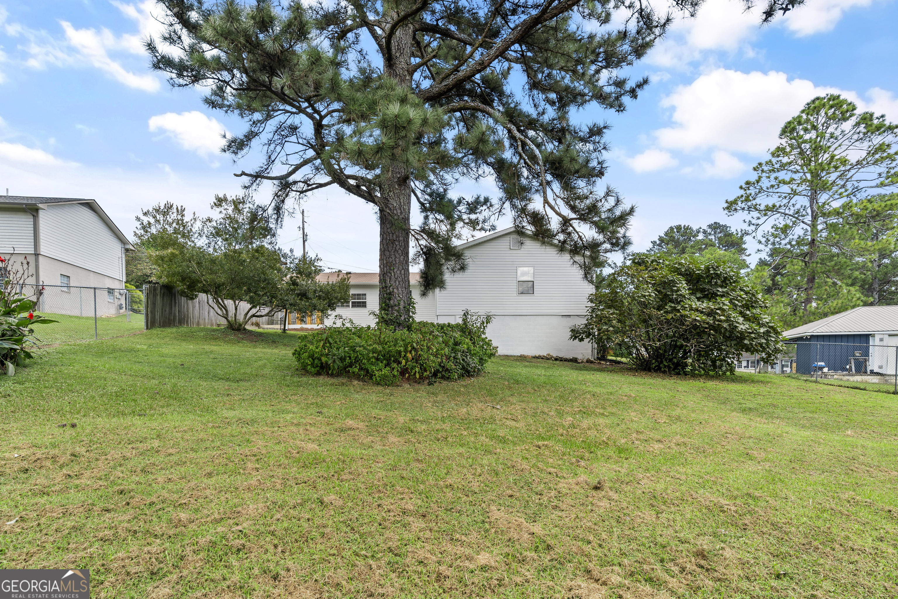 16 Barnesdale Way NE