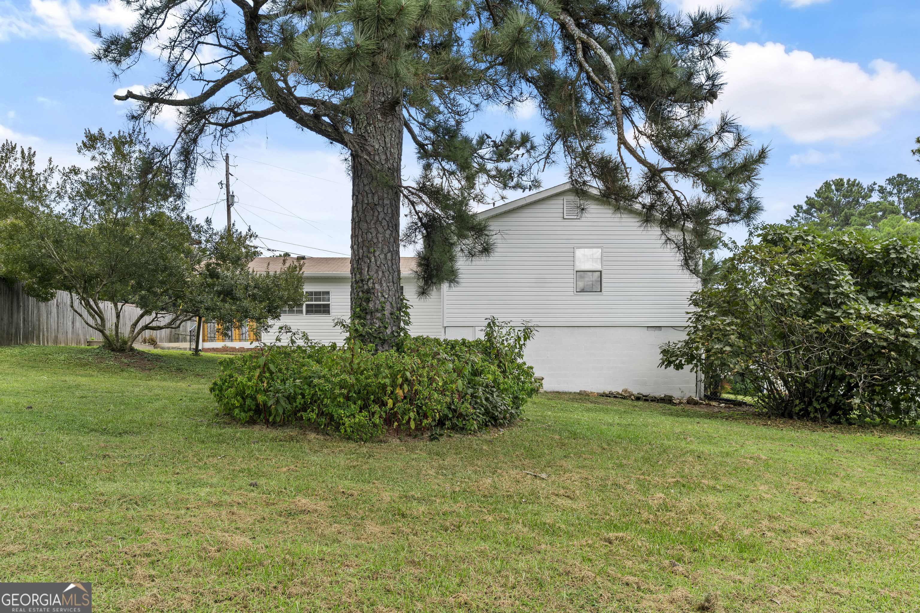 16 Barnesdale Way NE