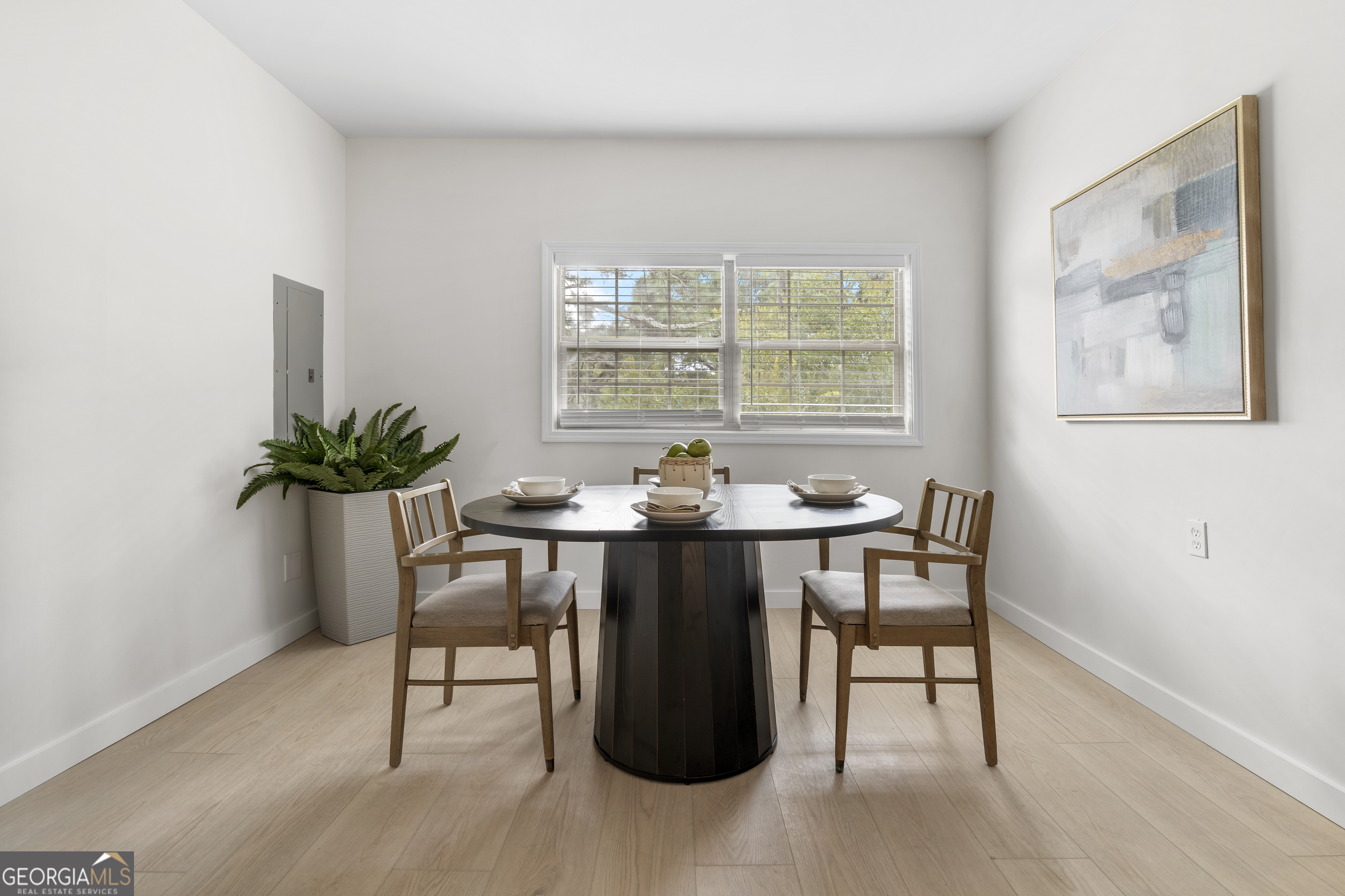 16 Barnesdale Way NE