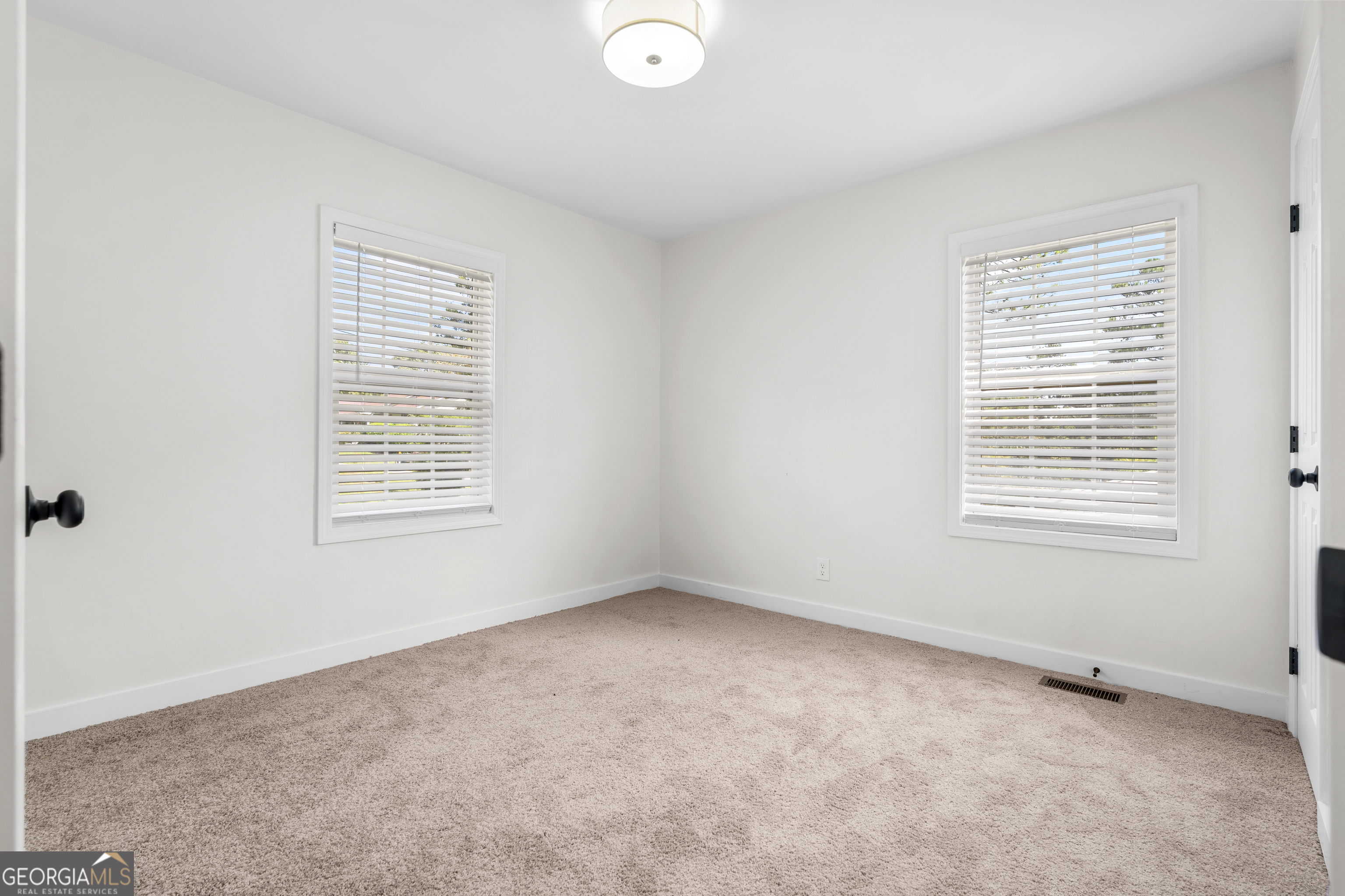 16 Barnesdale Way NE