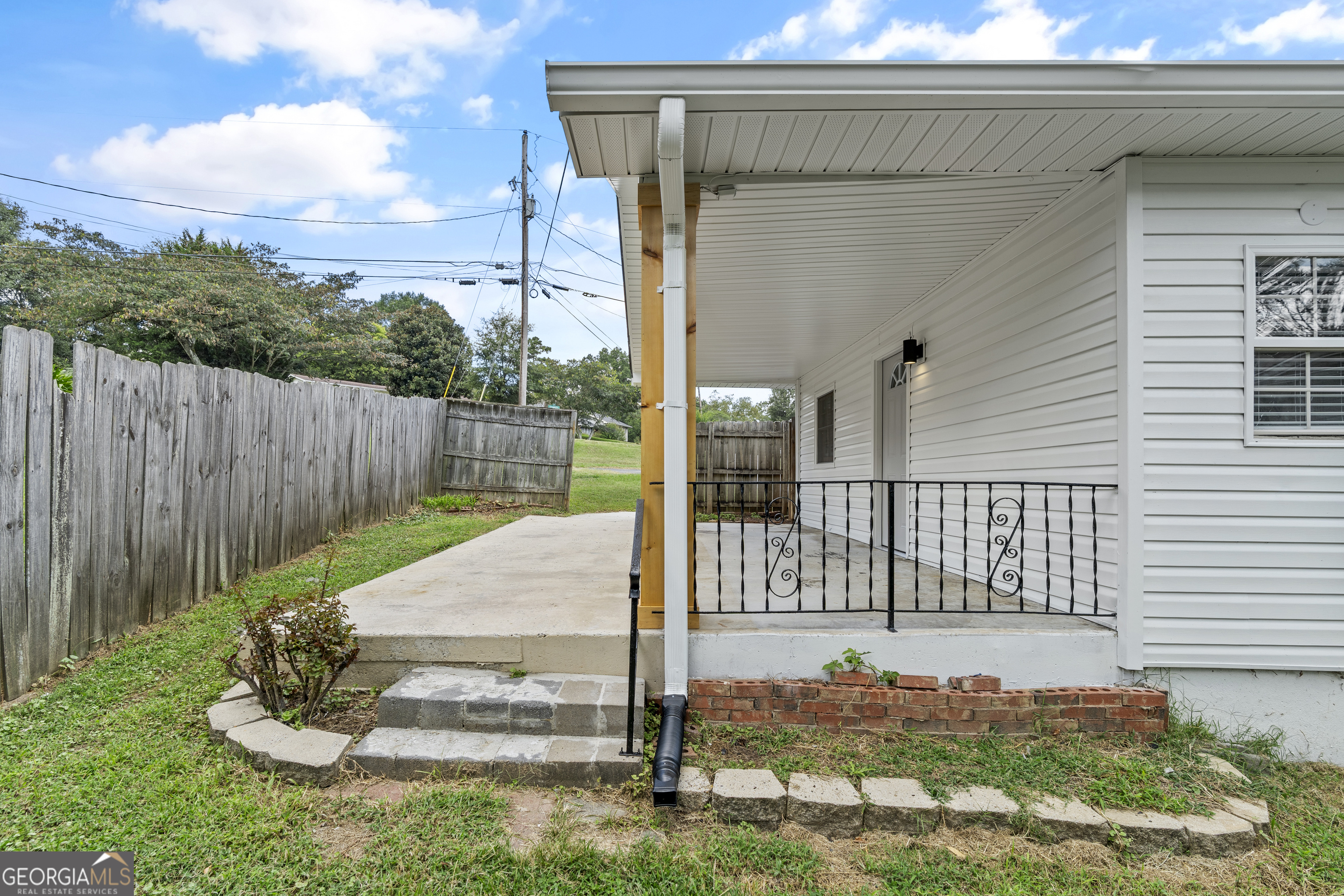 16 Barnesdale Way NE