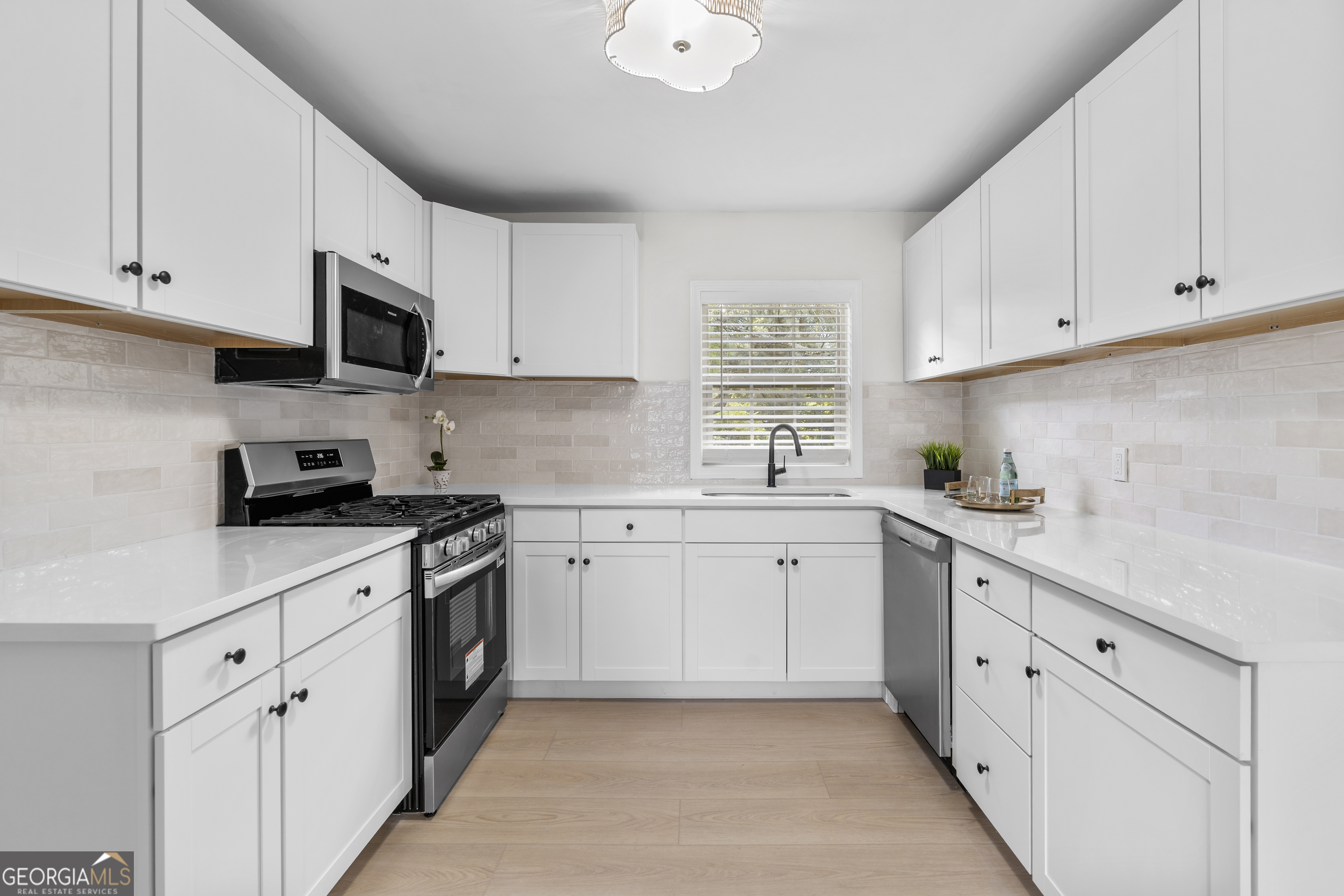 16 Barnesdale Way NE