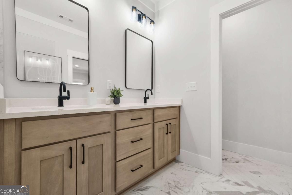 507 Casanova Street SE