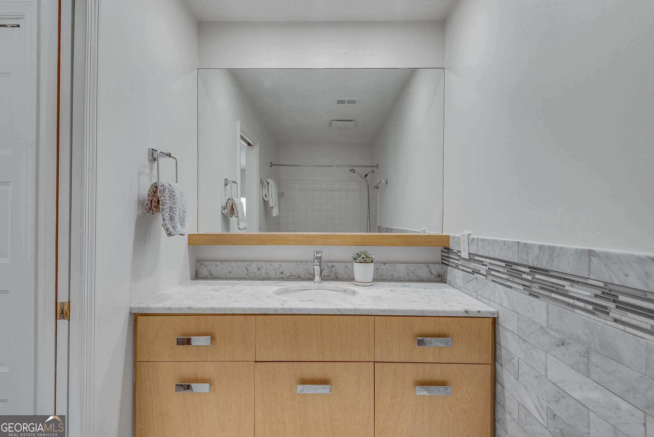 2474 Northlake Court